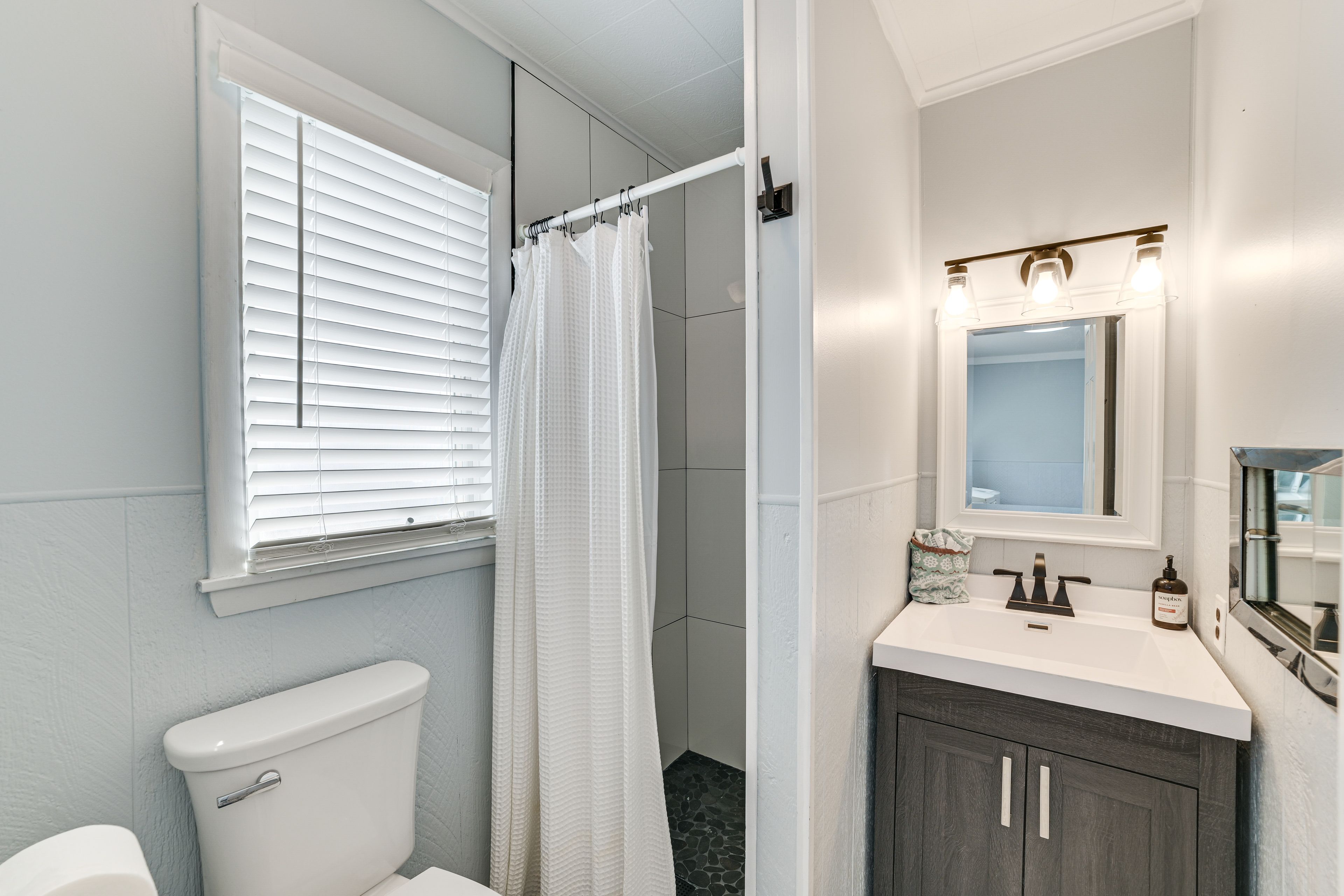 Full Bathroom | 1st Floor
