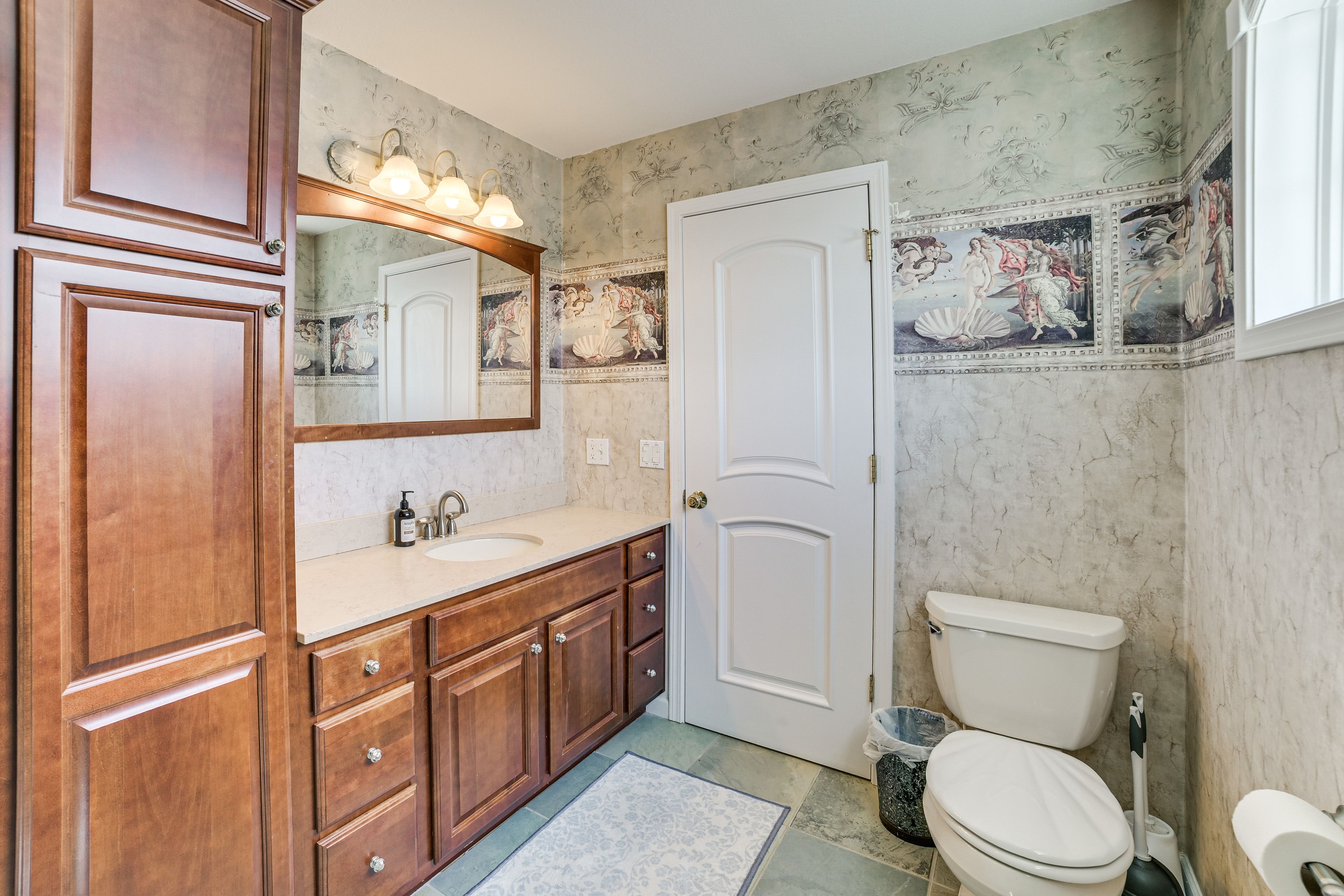 Full Bathroom | 2nd Floor
