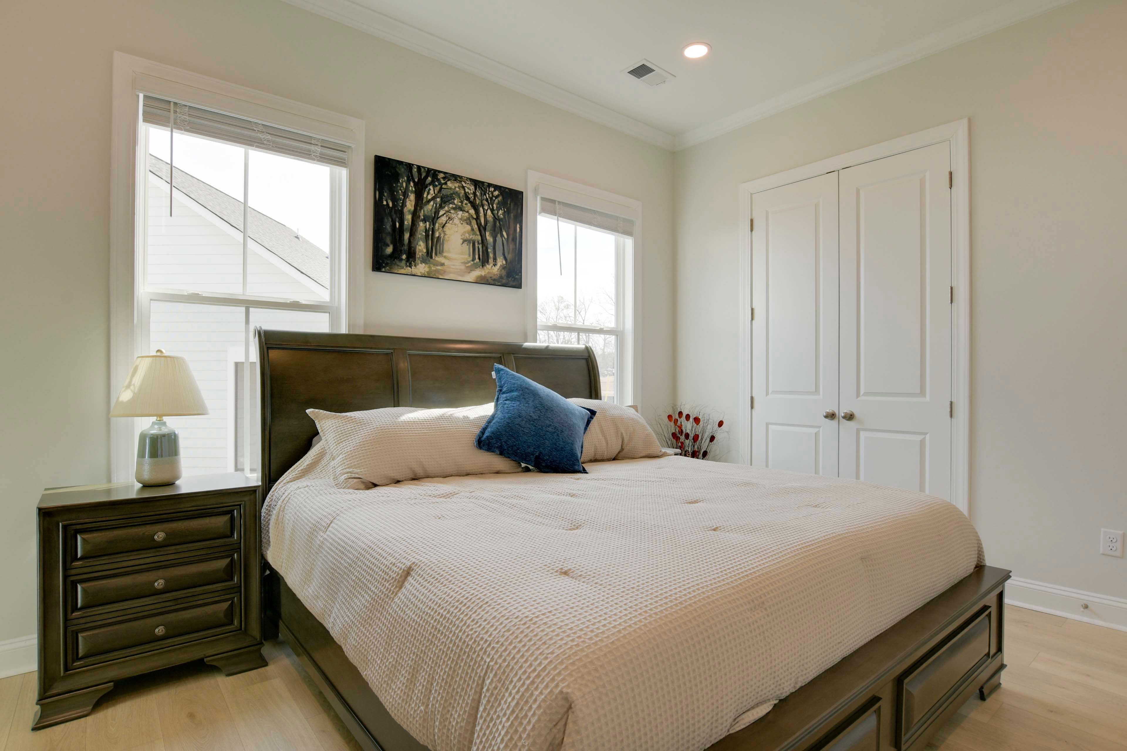 Bedroom 1 | King Bed | Smart TV | 1st Floor