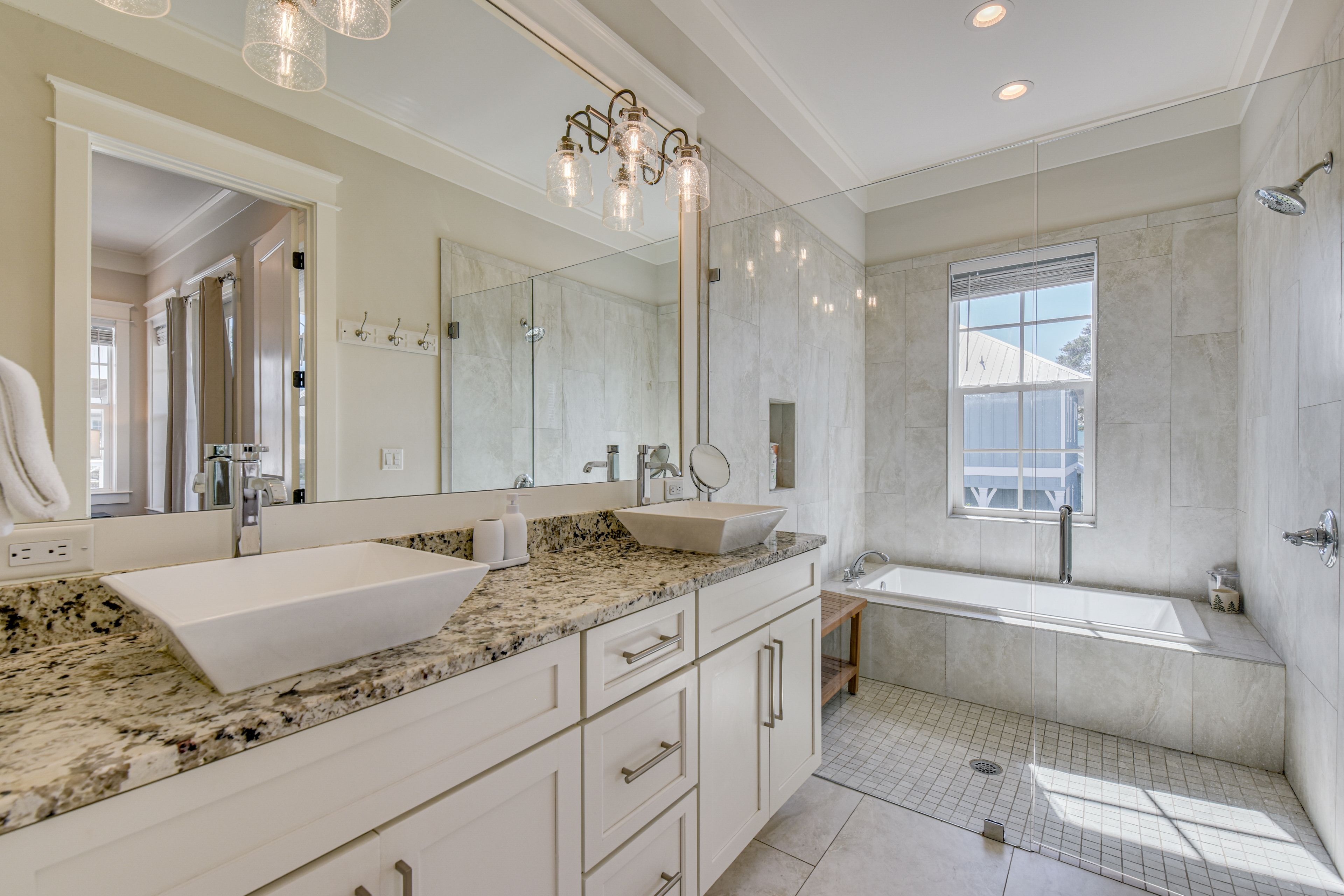 Full Bathroom | 2nd Floor