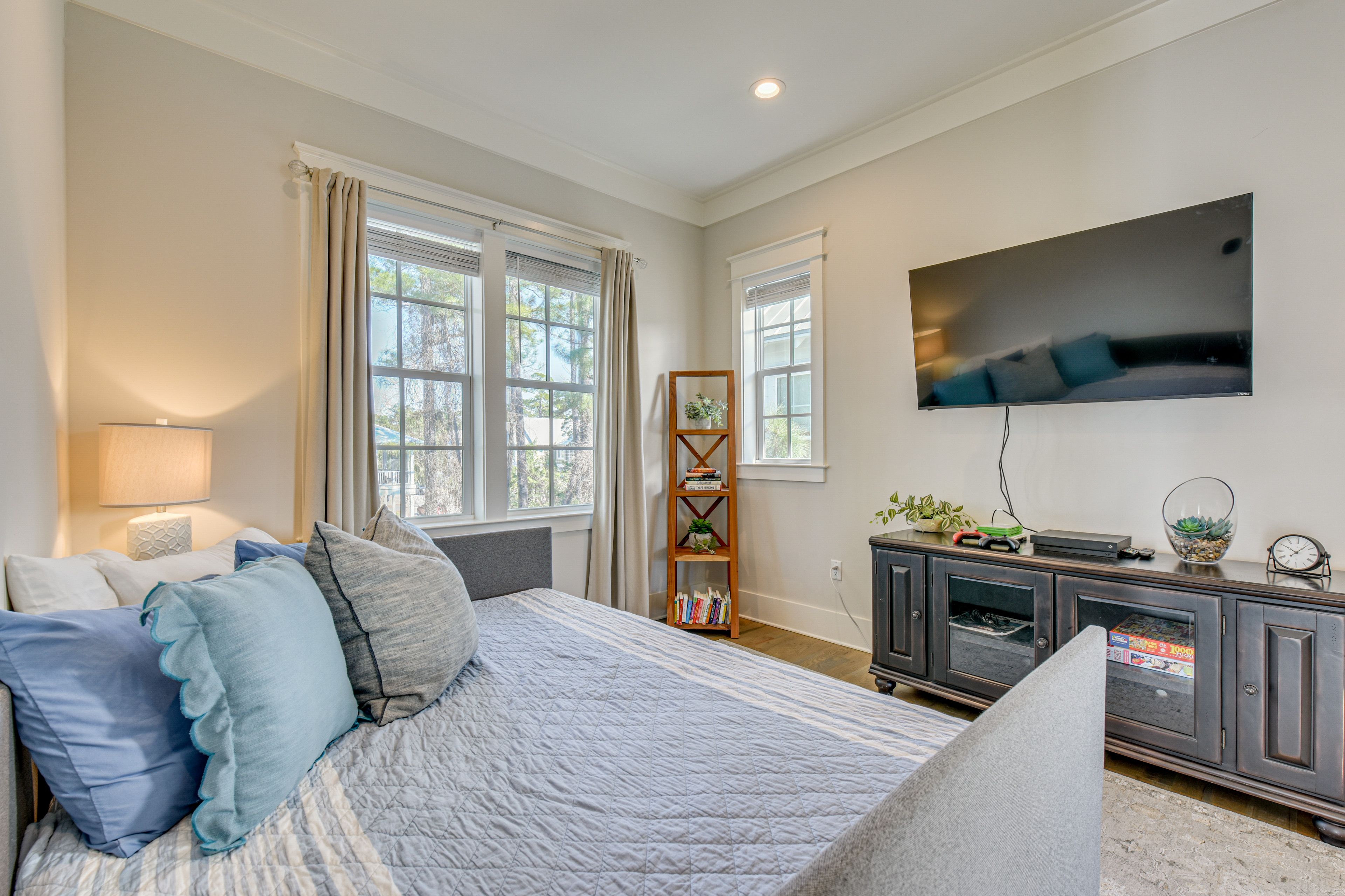 Loft | Queen Daybed | 2nd Floor