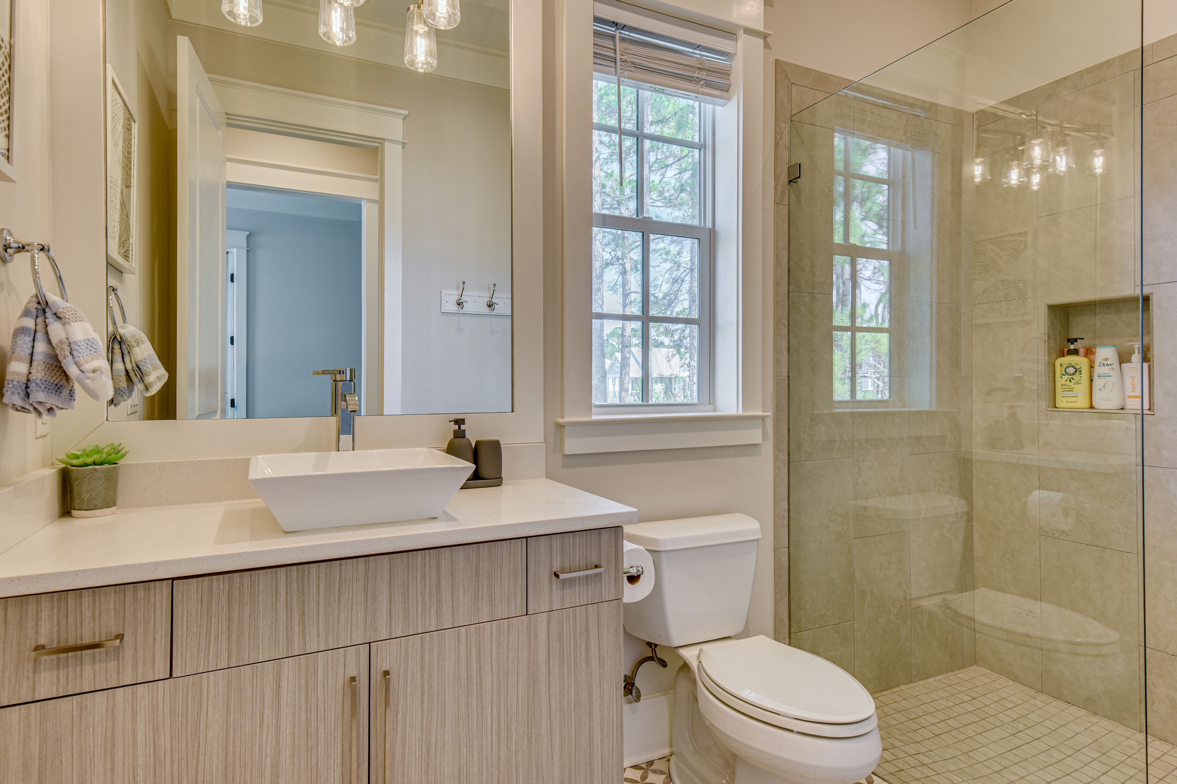 Full Bathroom | 2nd Floor