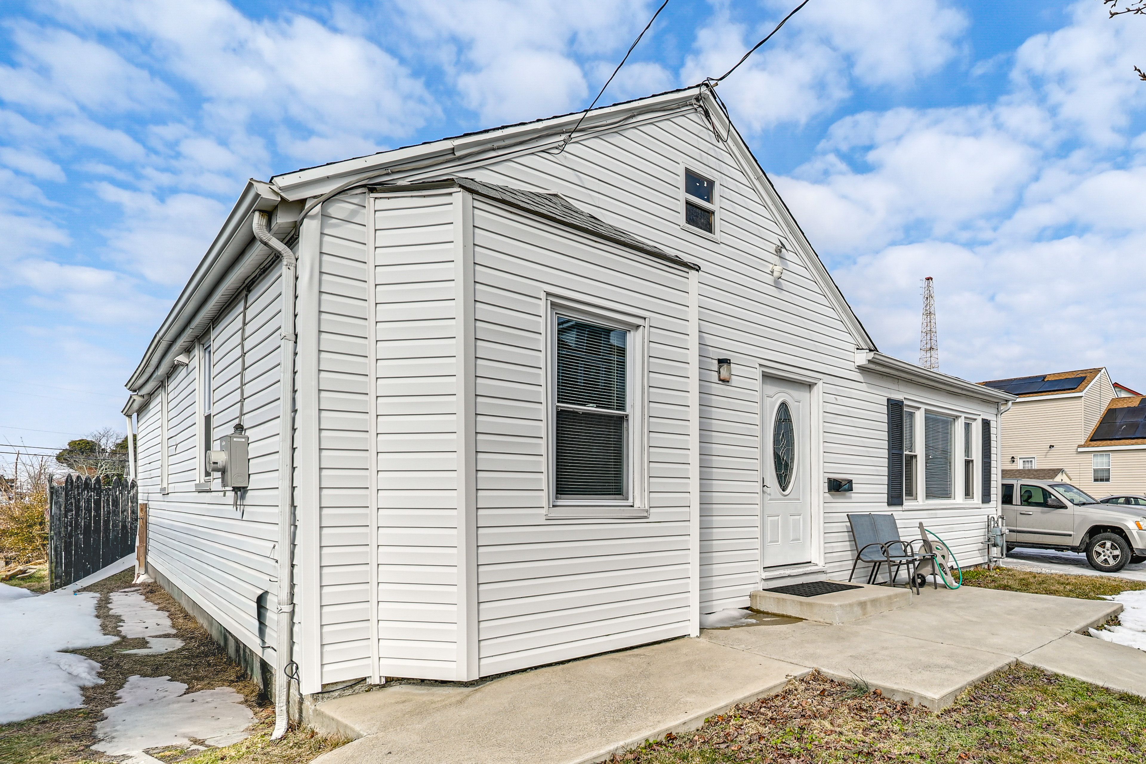 Parking | Driveway (2 Vehicles) | Free Street