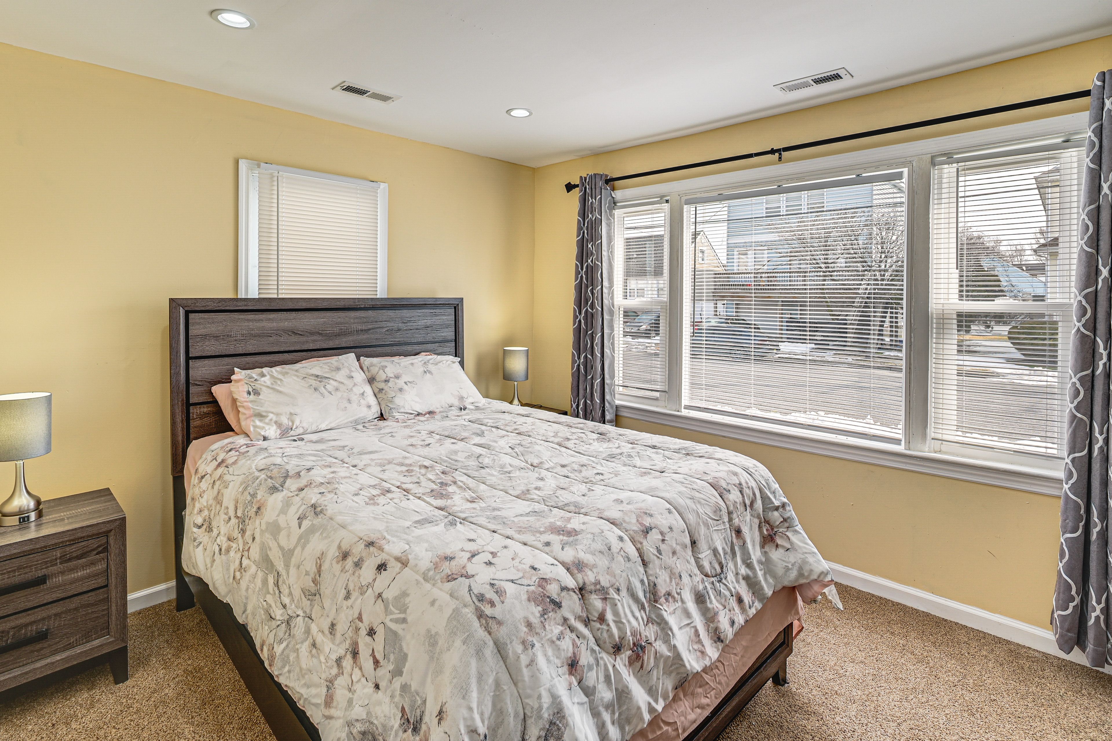 Bedroom 1 | Queen Bed