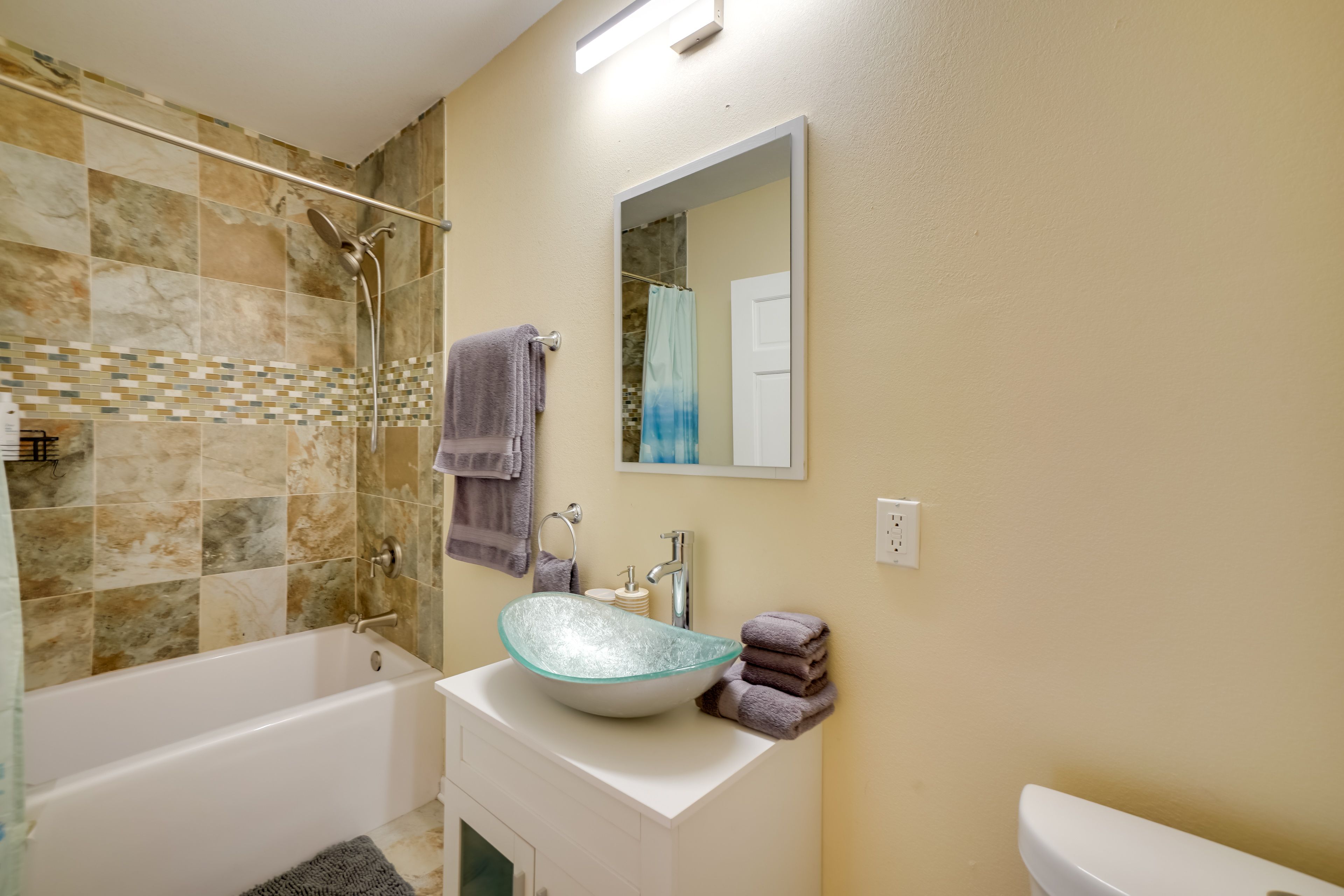 Full Bathroom | 2nd Floor