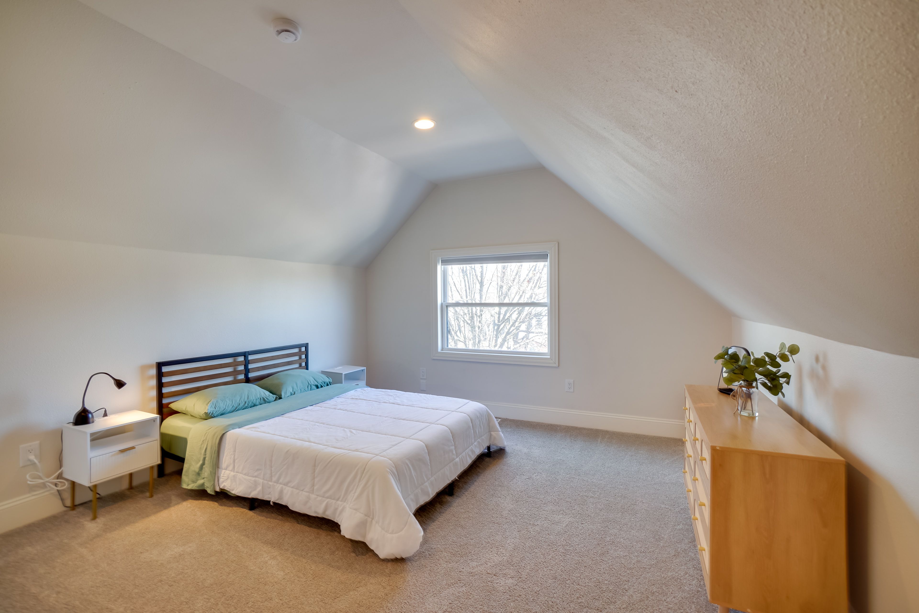 Bedroom 3 | Queen Bed | Top Level