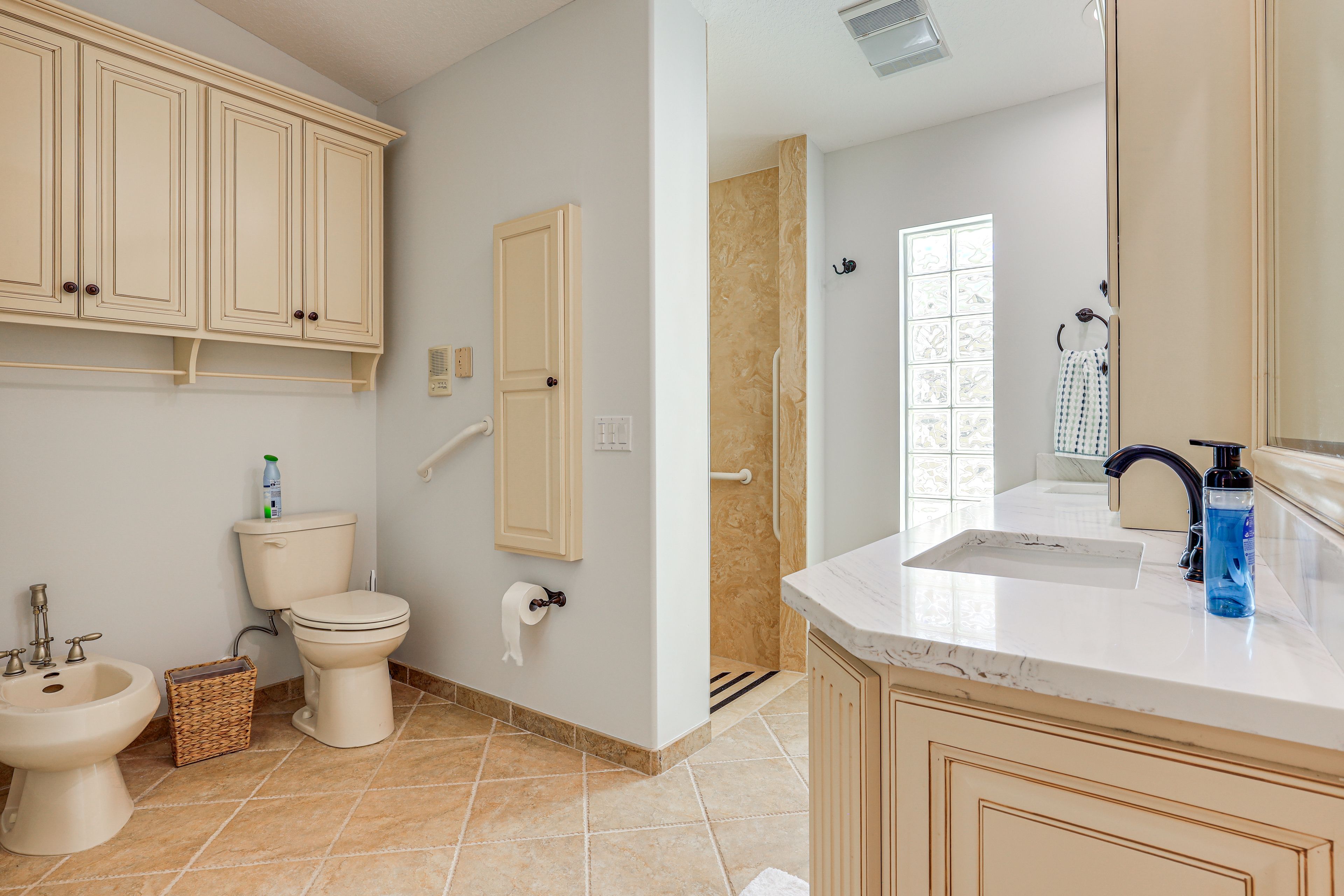 Full Bathroom | Upper Level