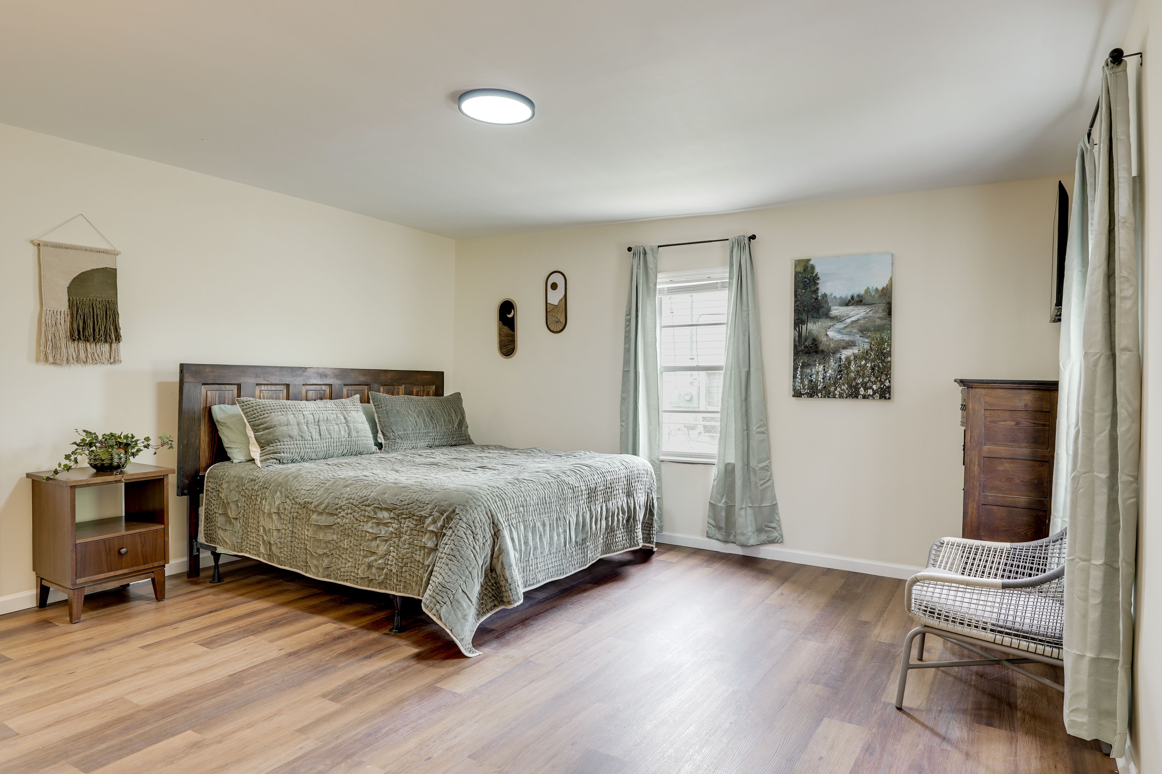 Bedroom 1 | King Bed