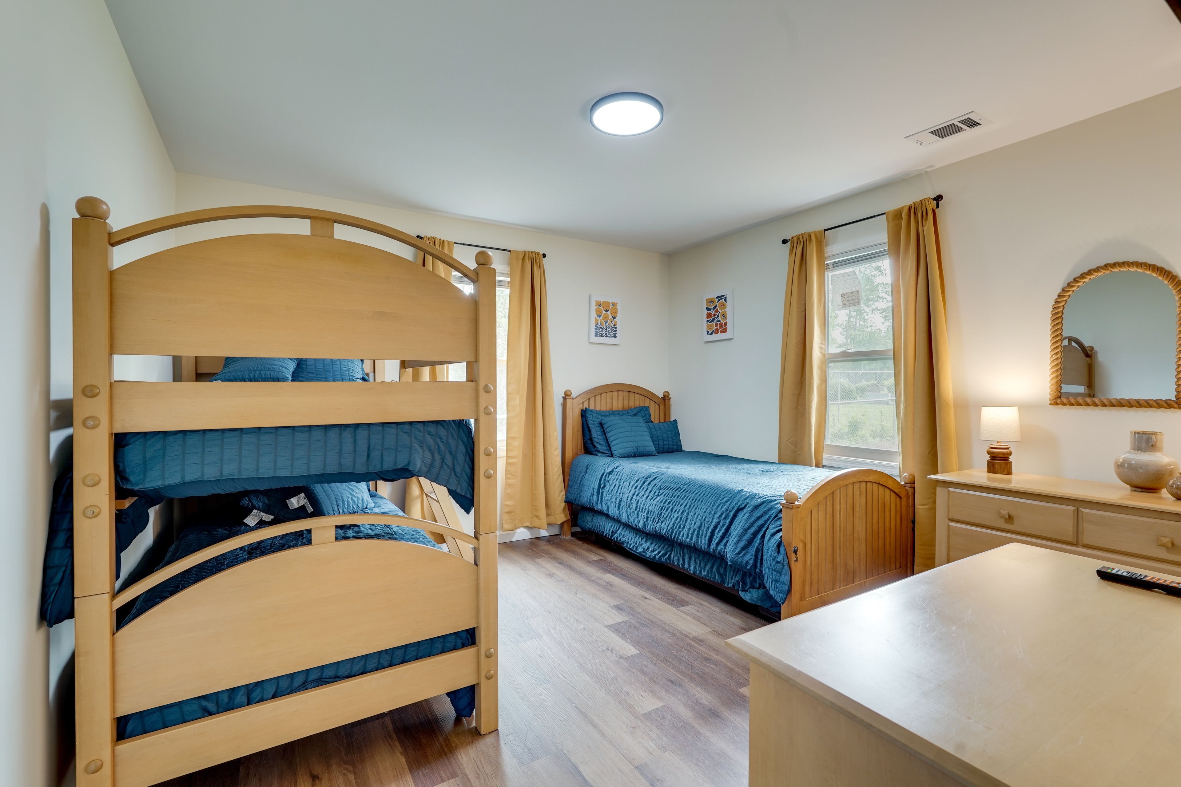Bedroom 3 | Twin Bunk Bed | Twin Bed w/ Twin Trundle