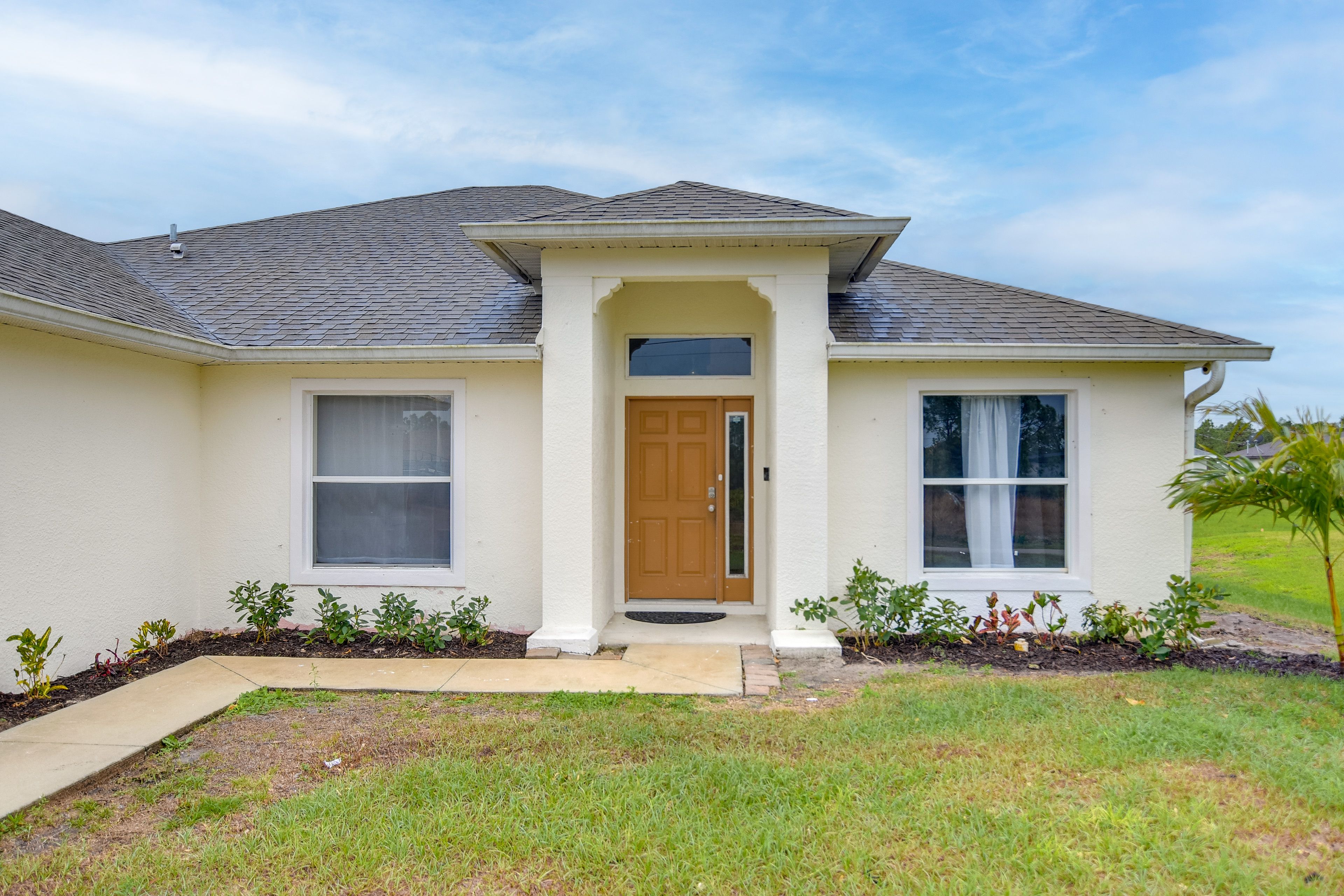 Property Exterior | Driveway (2 Vehicles) | No Garage Access