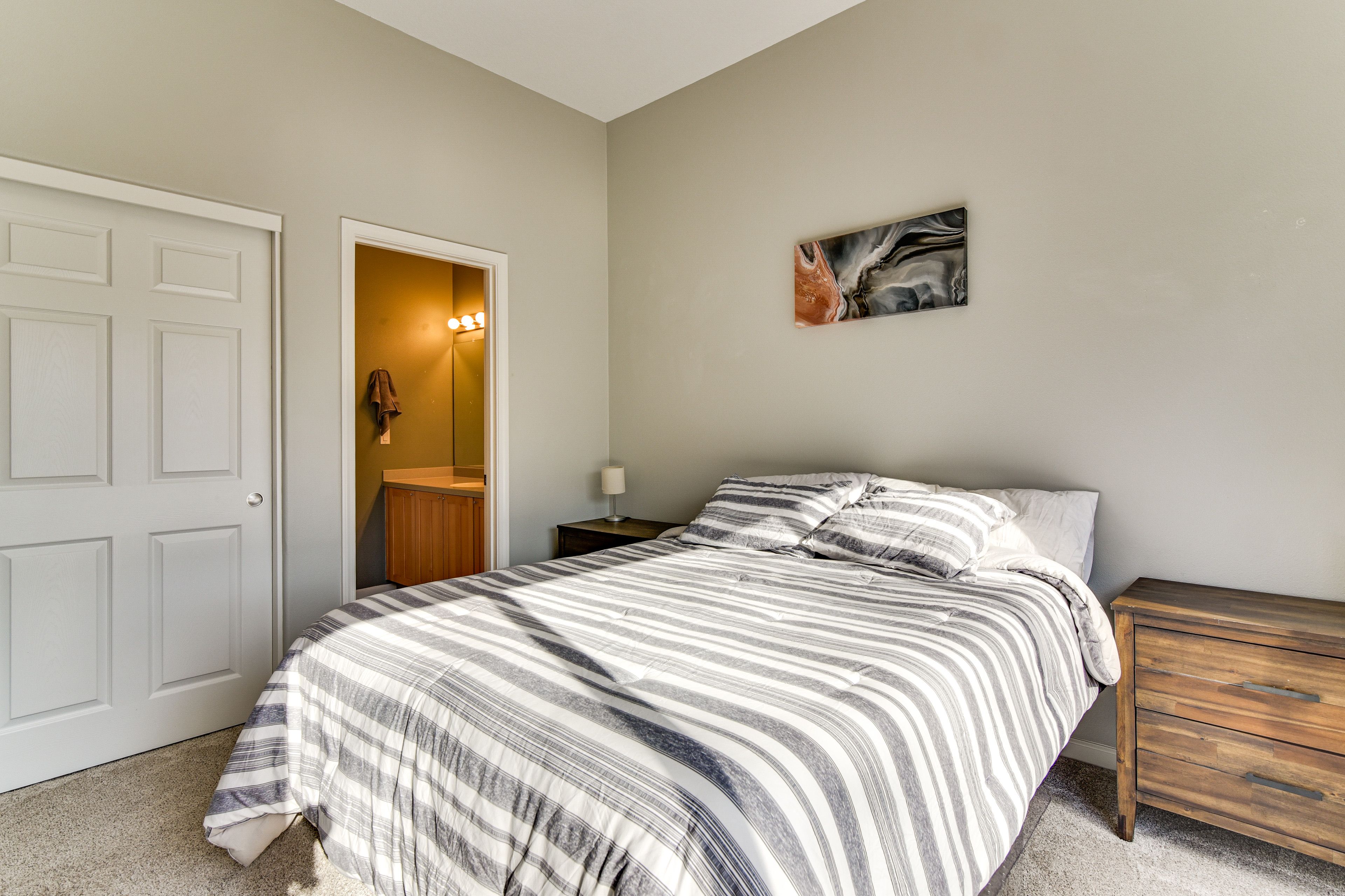 Bedroom 2 | Queen Bed | Lower Level