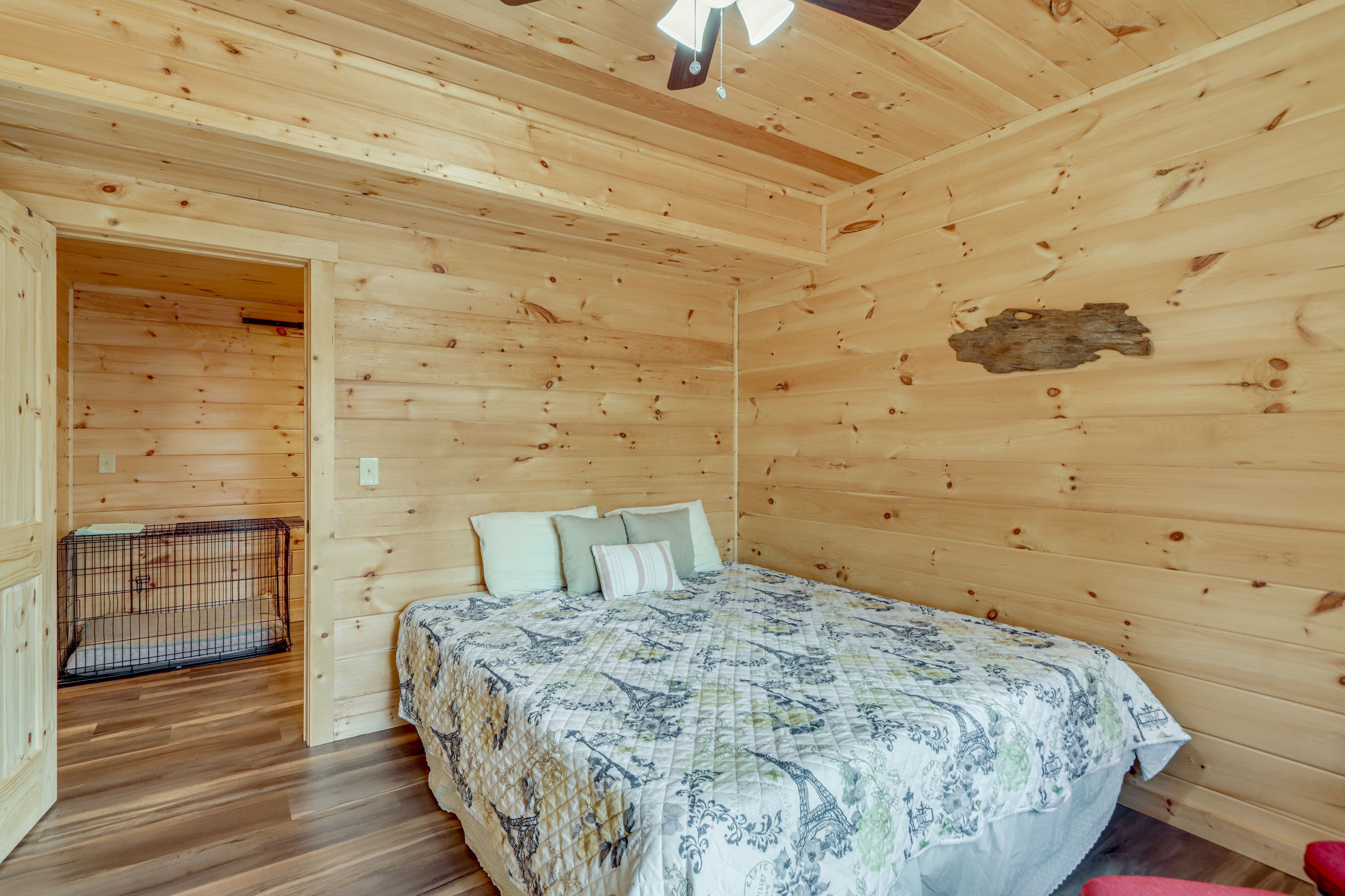 Bedroom 2 | King Bed | 1st Floor