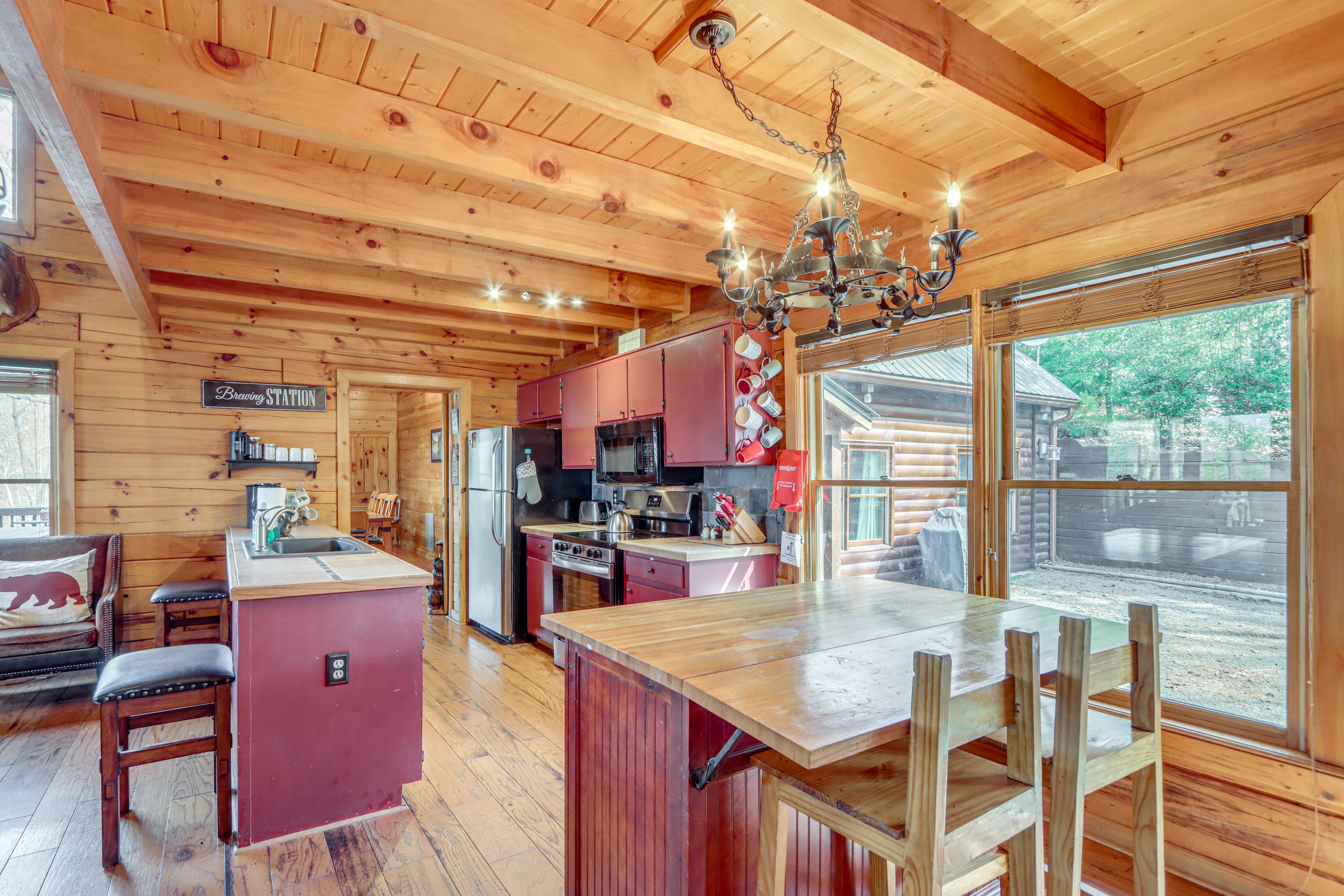 Breakfast Bar | Kitchen | 1st Floor