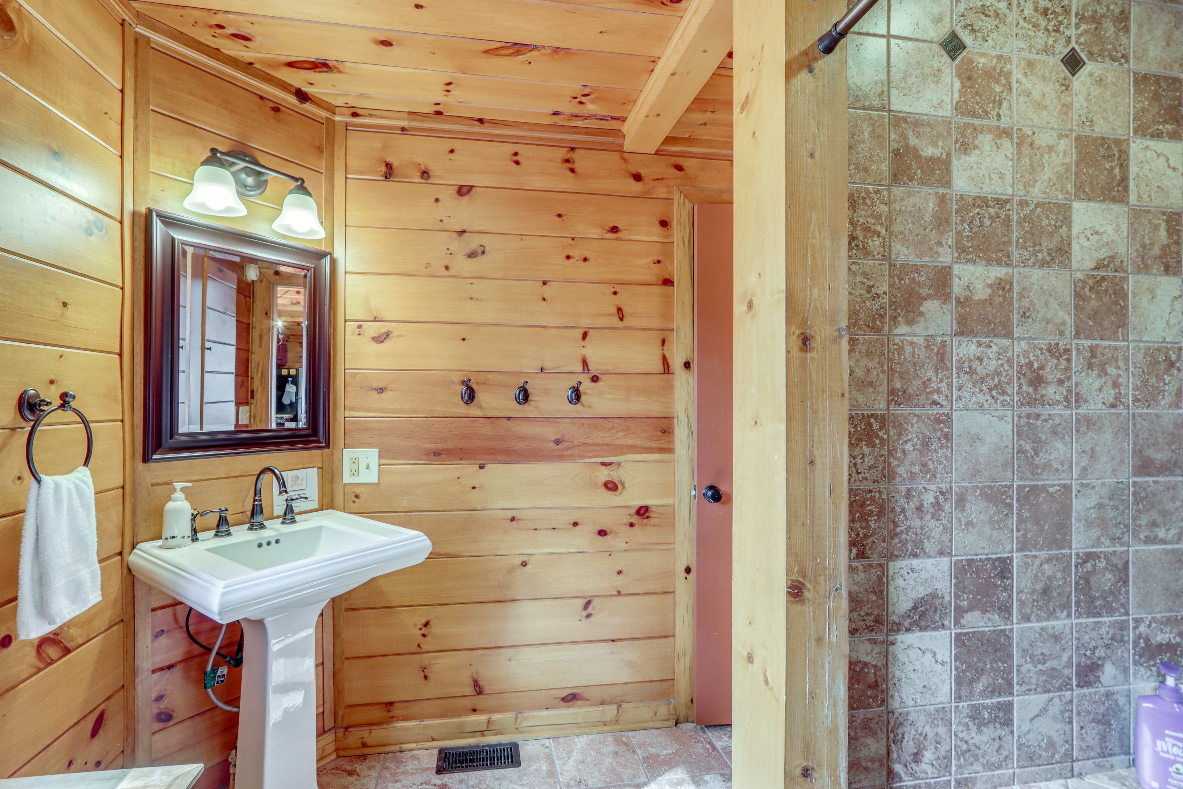 Full Bathroom | 1st Floor