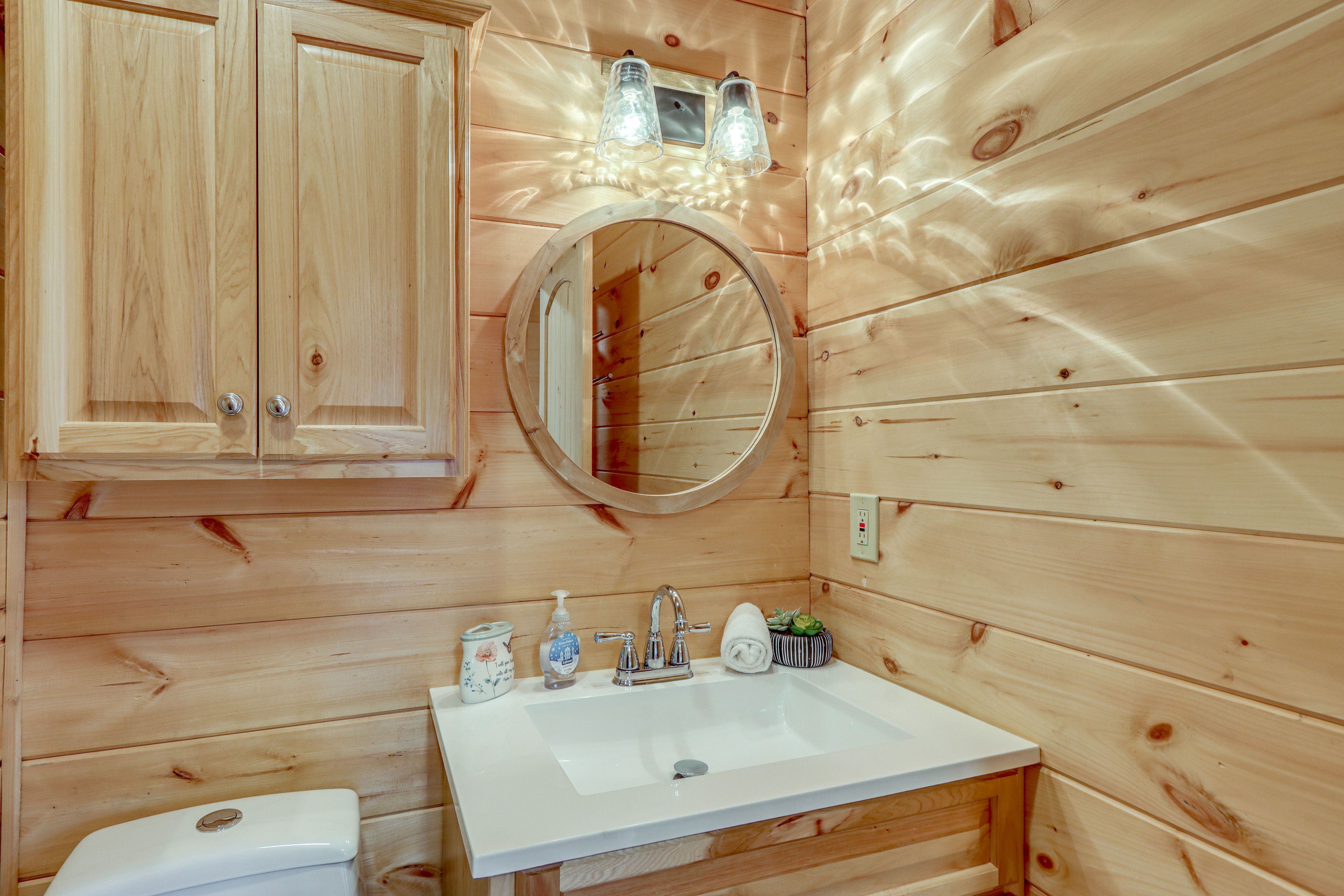 Full Bathroom | 1st Floor