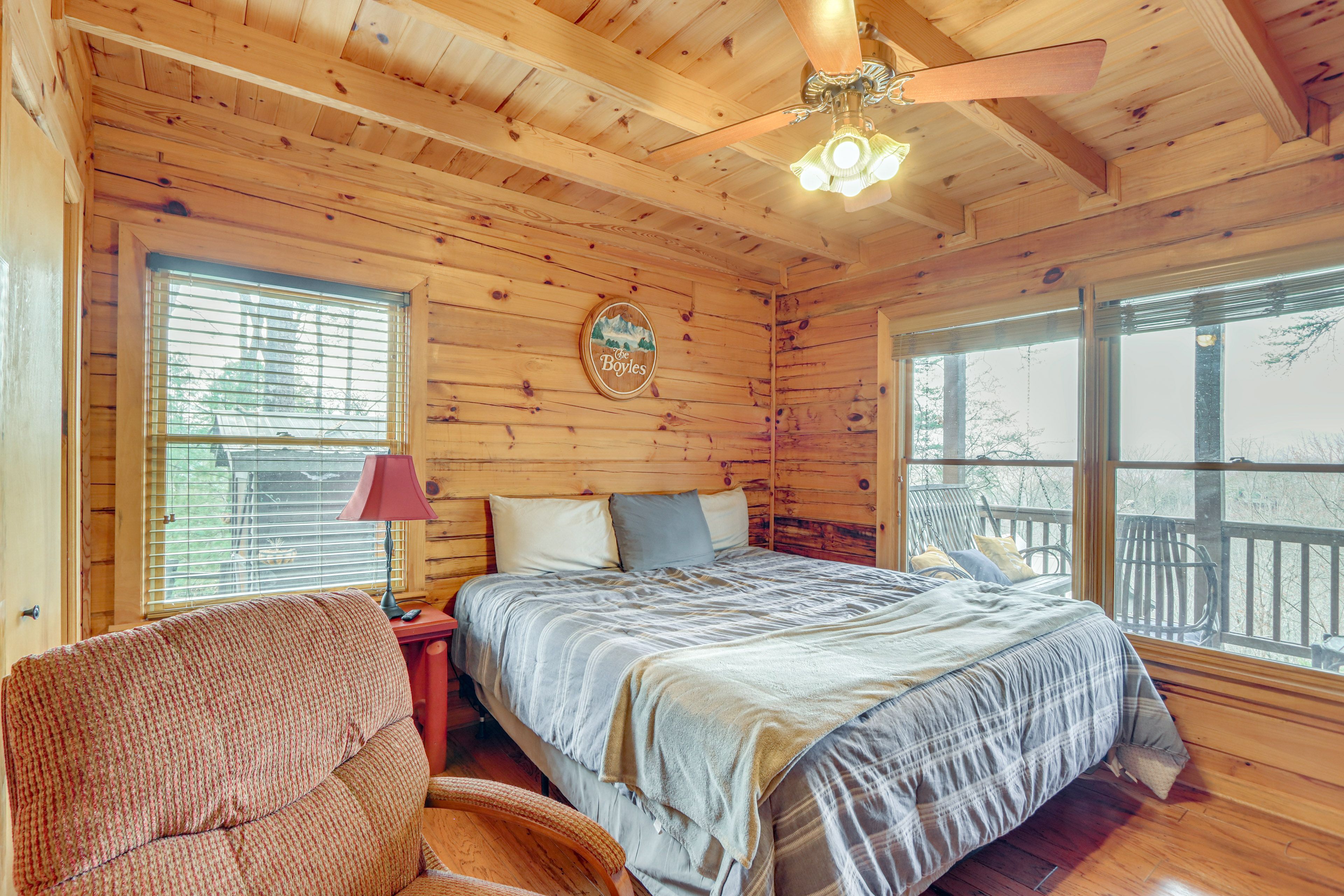 Bedroom 1 | King Bed | 1st Floor