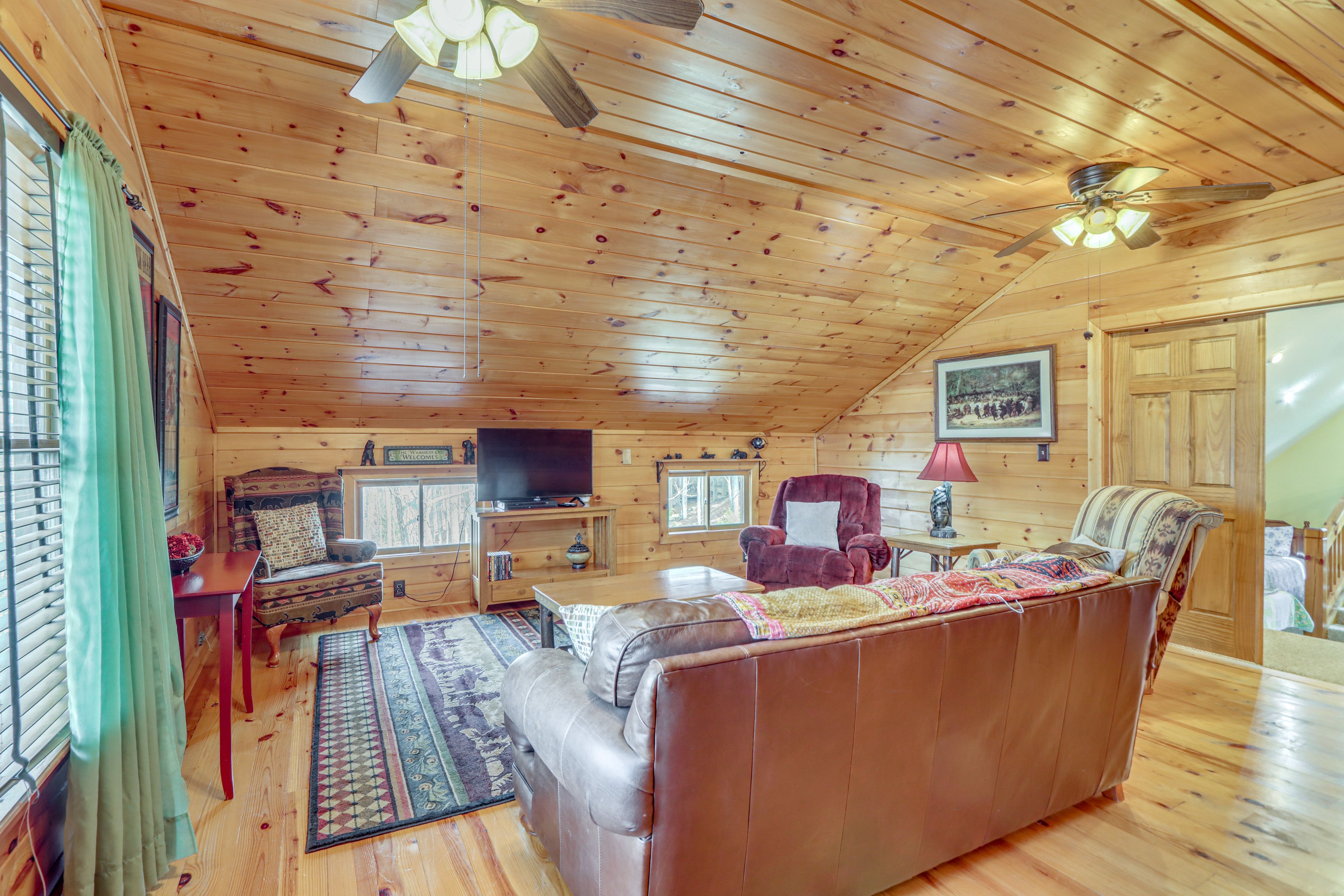 Upper Living Area | 2nd Floor