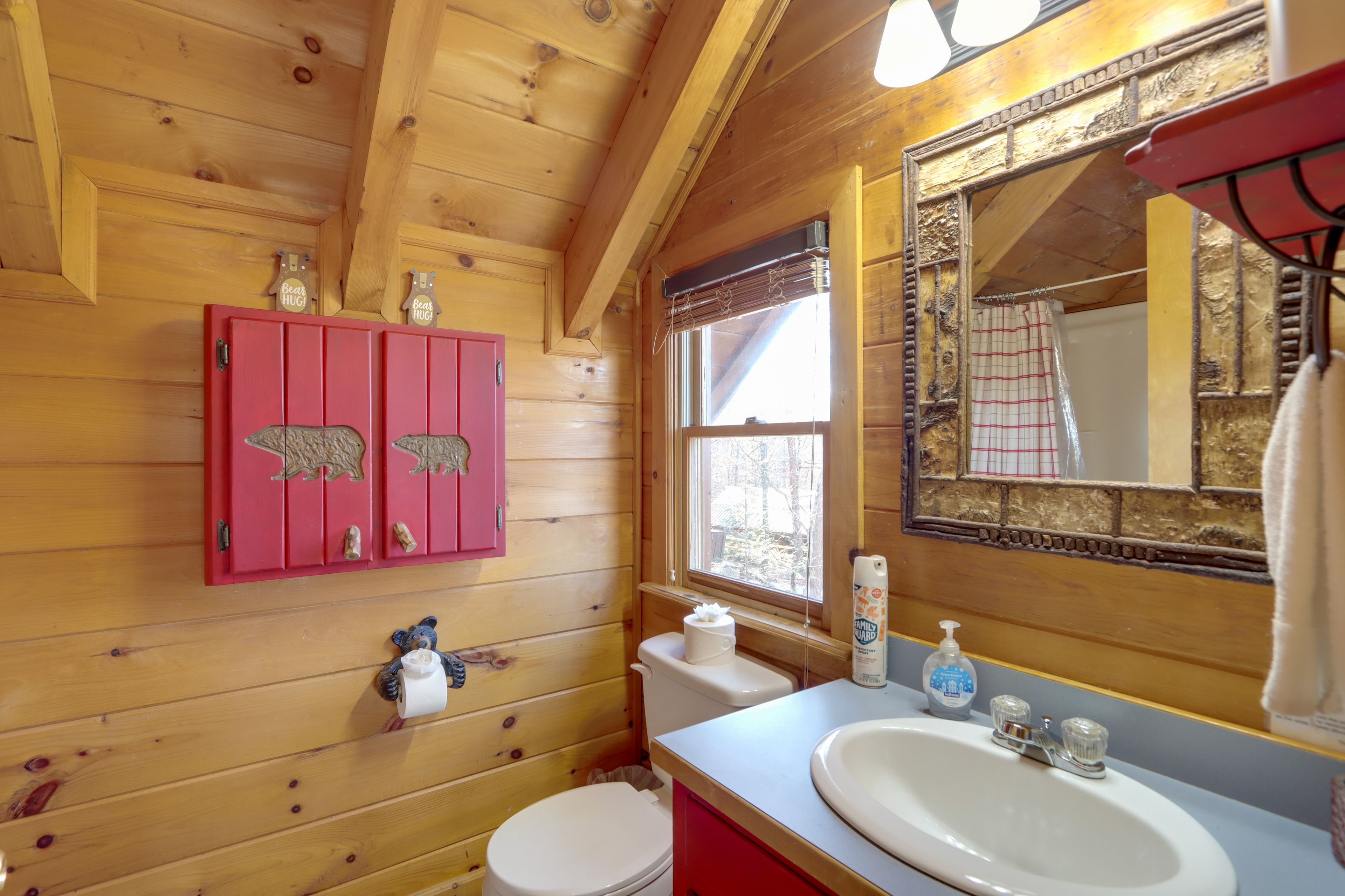 Full Bathroom | 2nd Floor