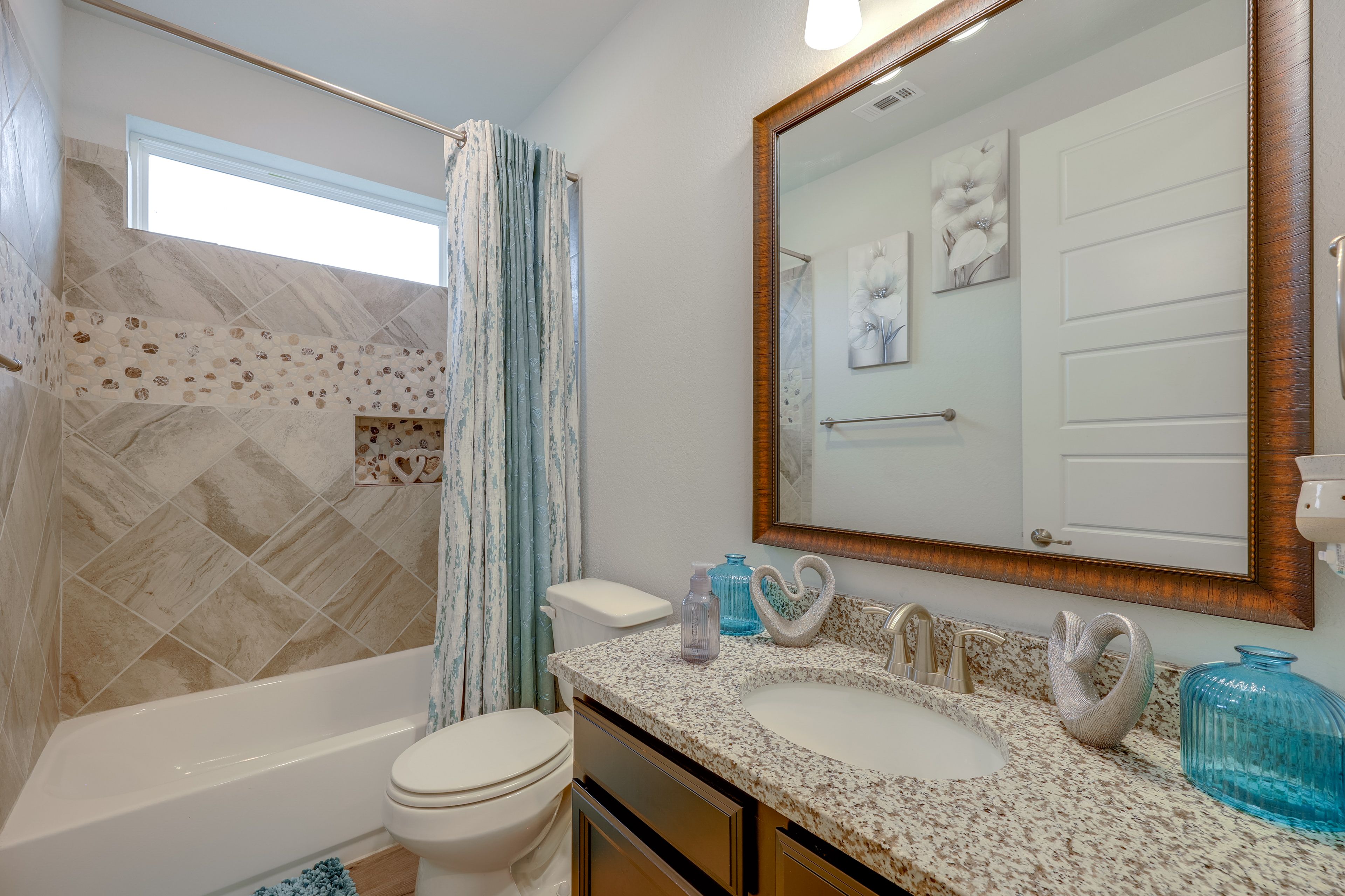 Full Bathroom | 1st Floor