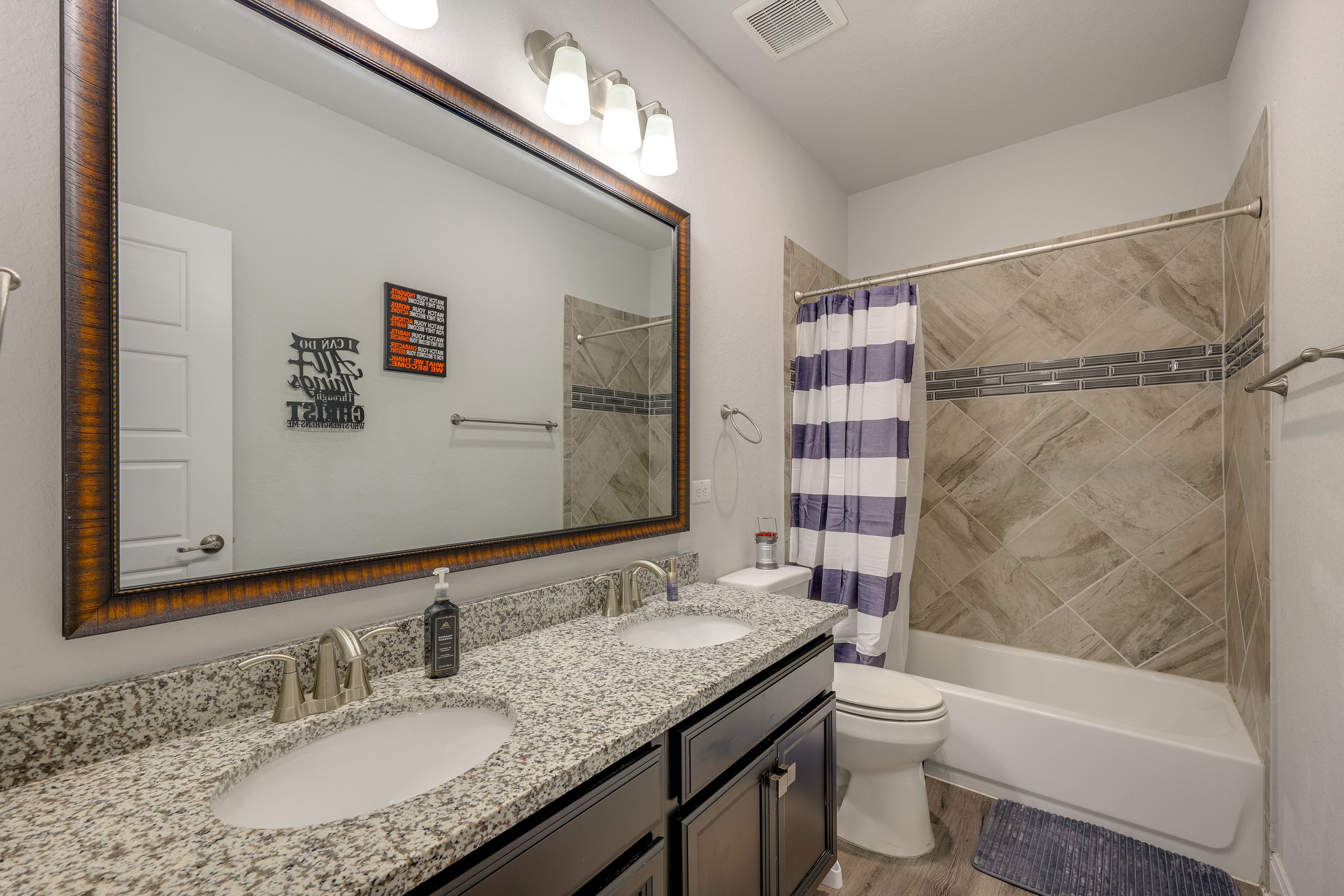 Full Bathroom | 2nd Floor