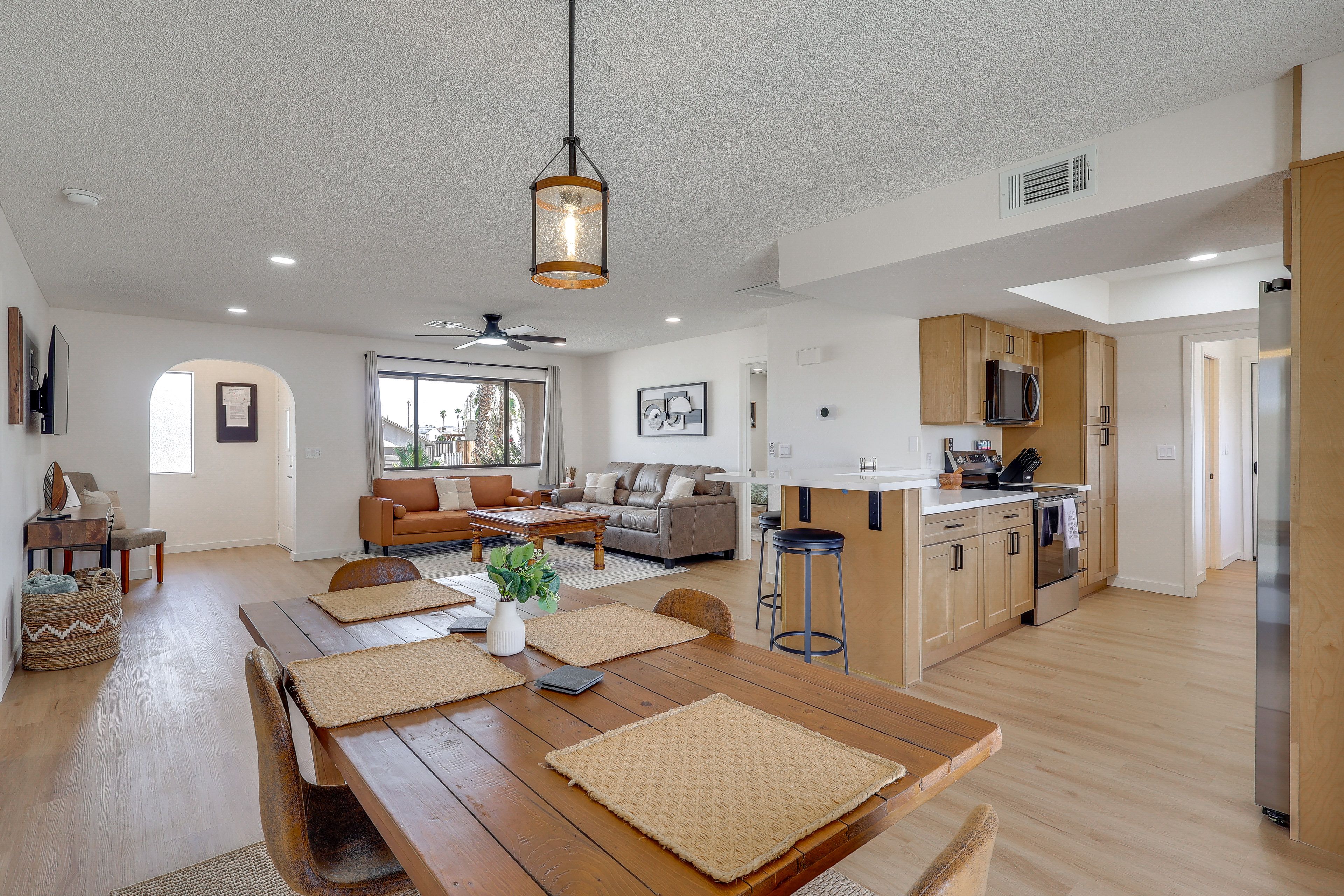 Kitchen & Dining Area