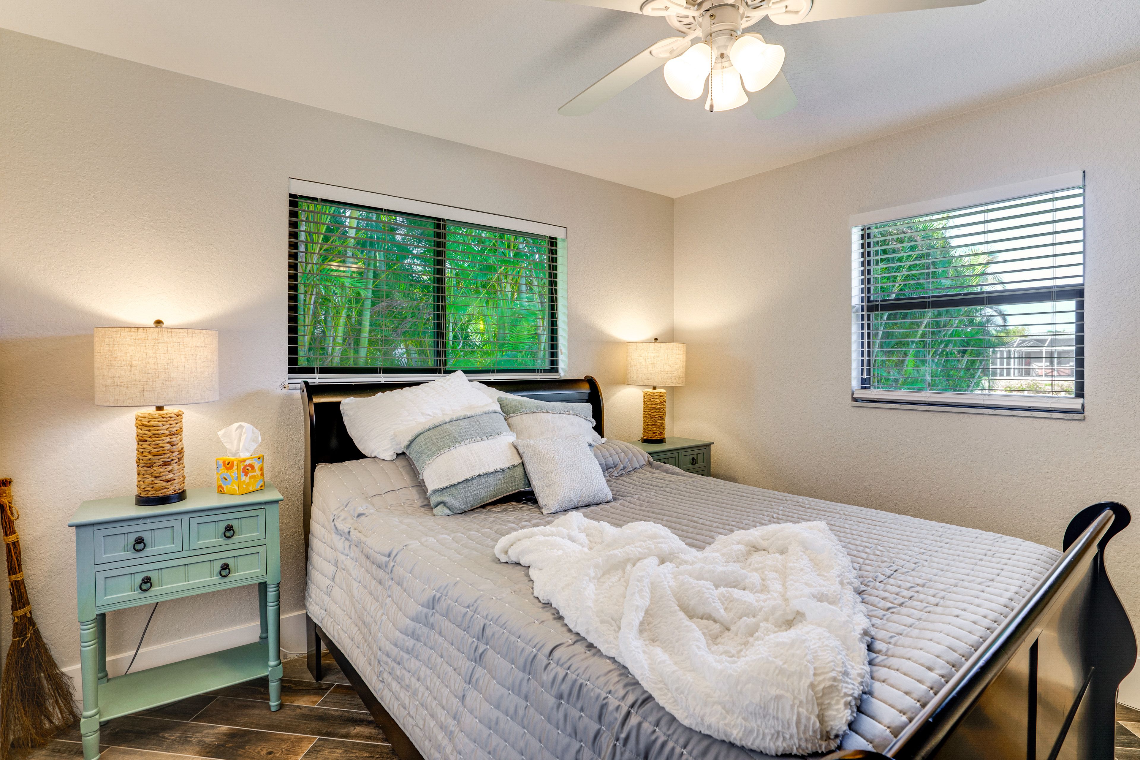 Bedroom 2 | Queen Bed