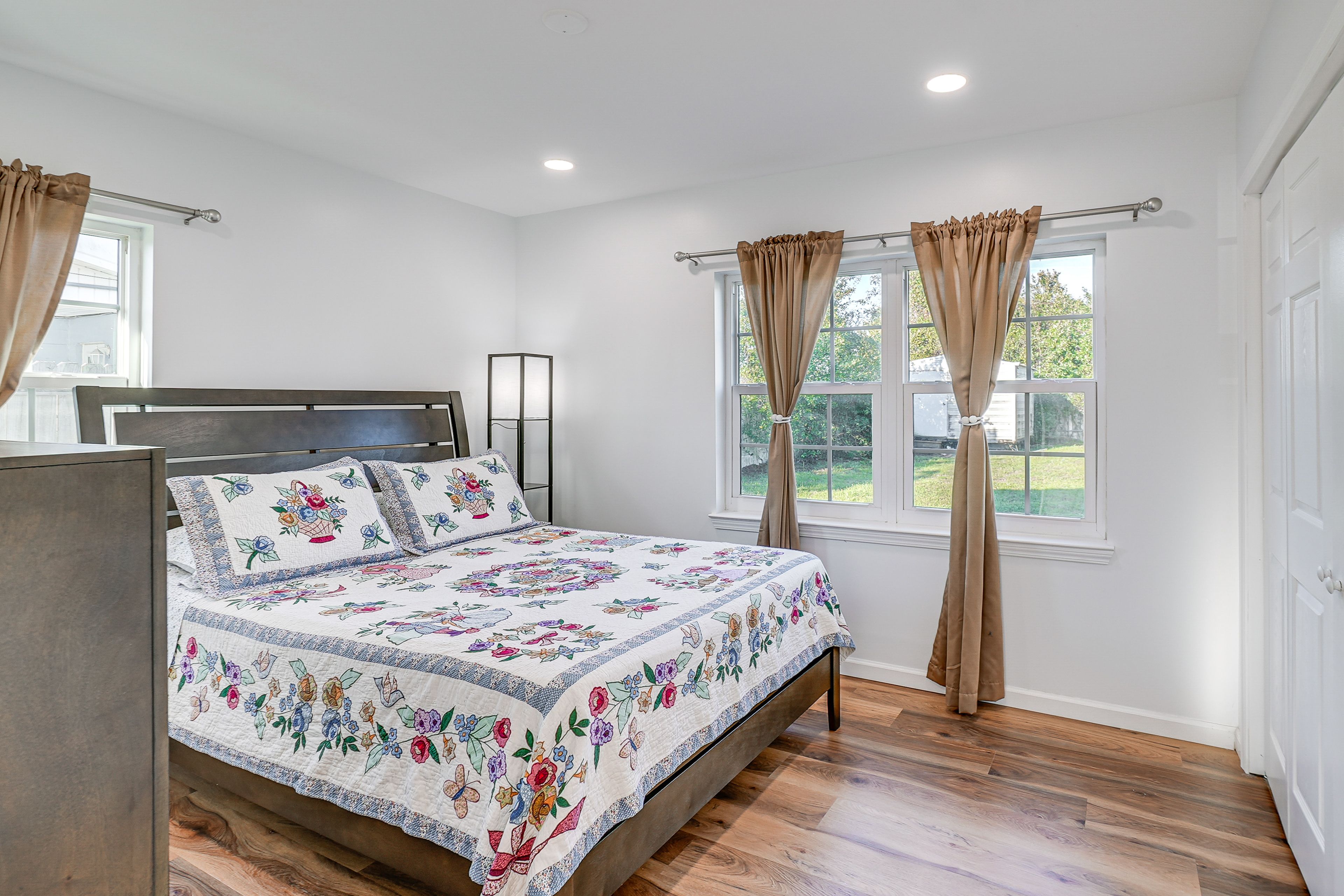 Bedroom 3 | Queen Bed