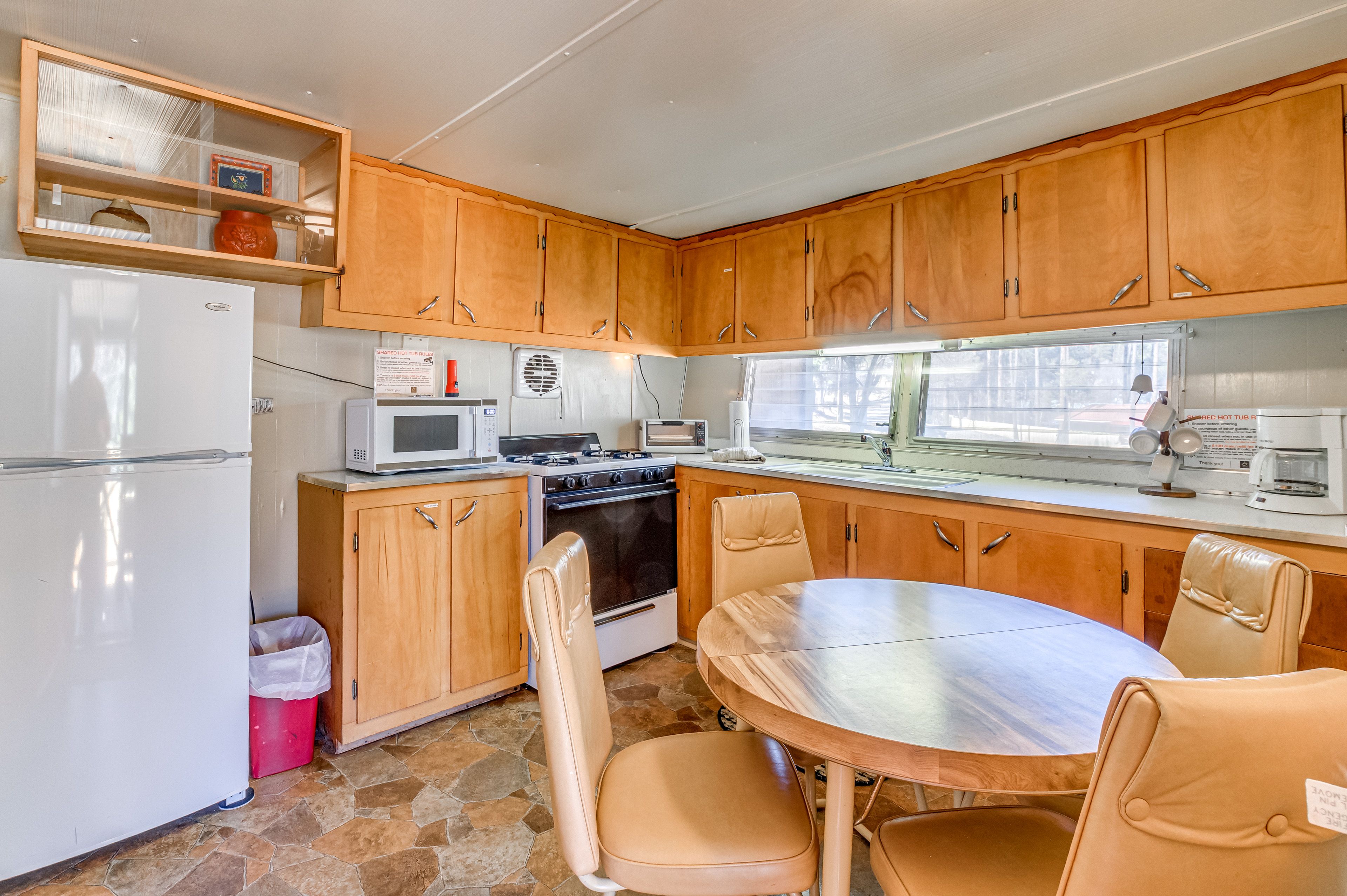 Kitchen & Dining Area