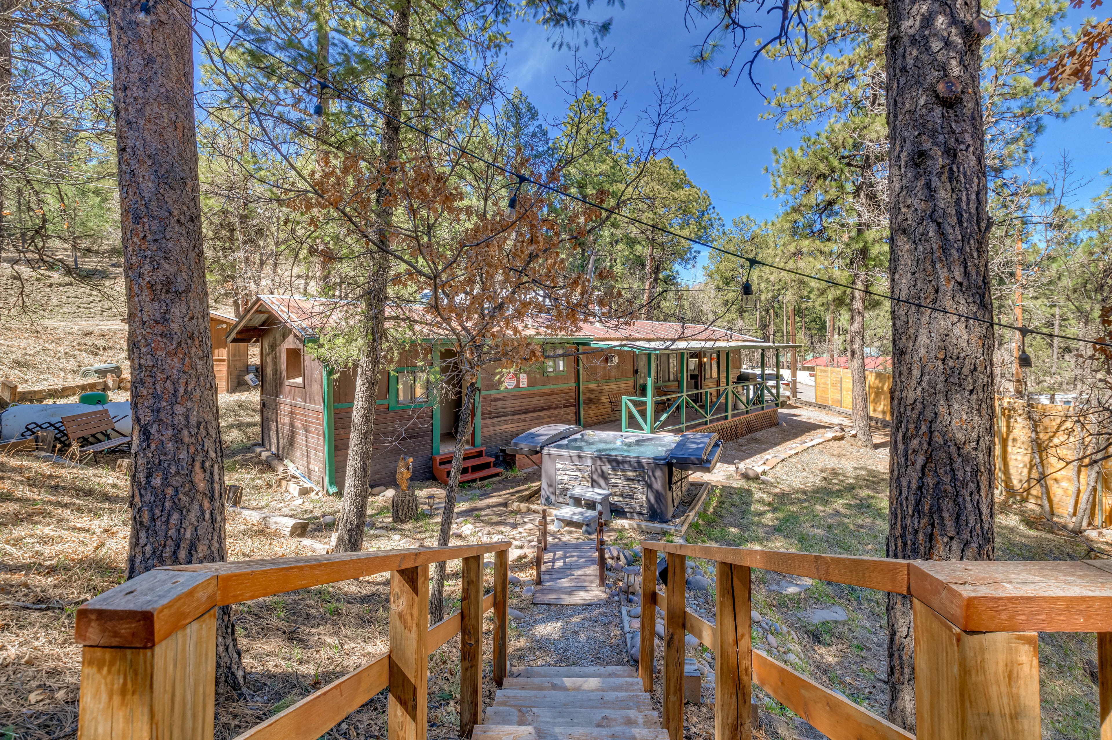 Ruidoso Vacation Rental | 1BR | 1BA | 500 Sq Ft | Steps to Enter