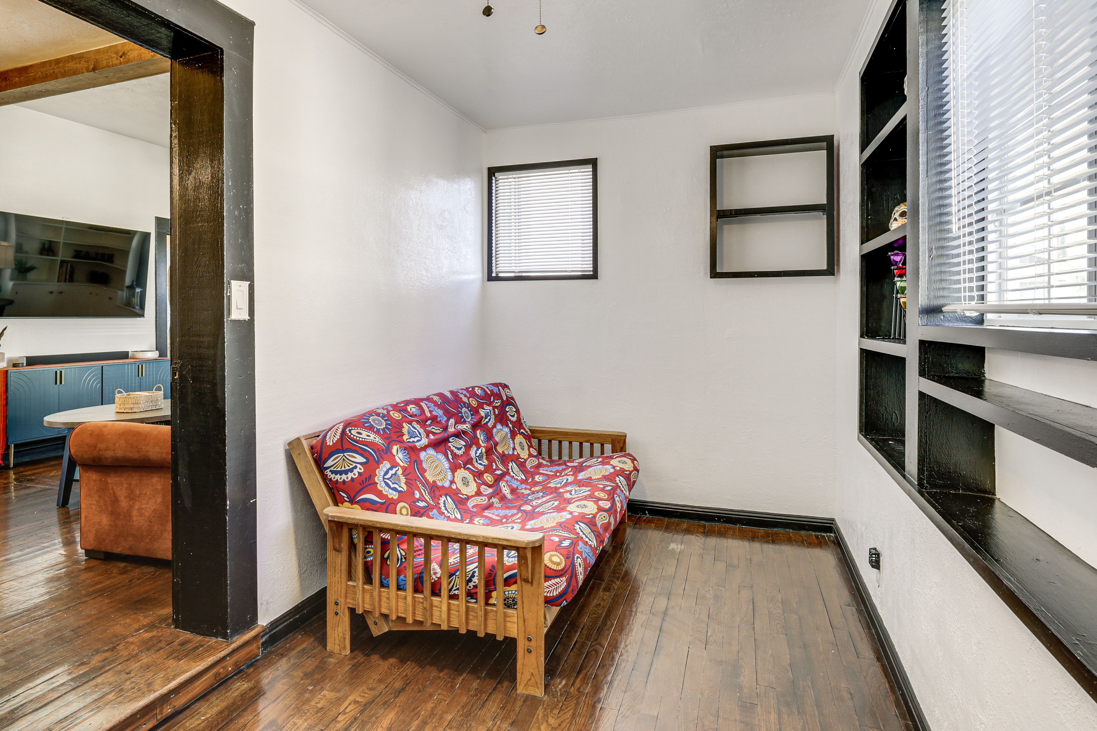 Office | Futon