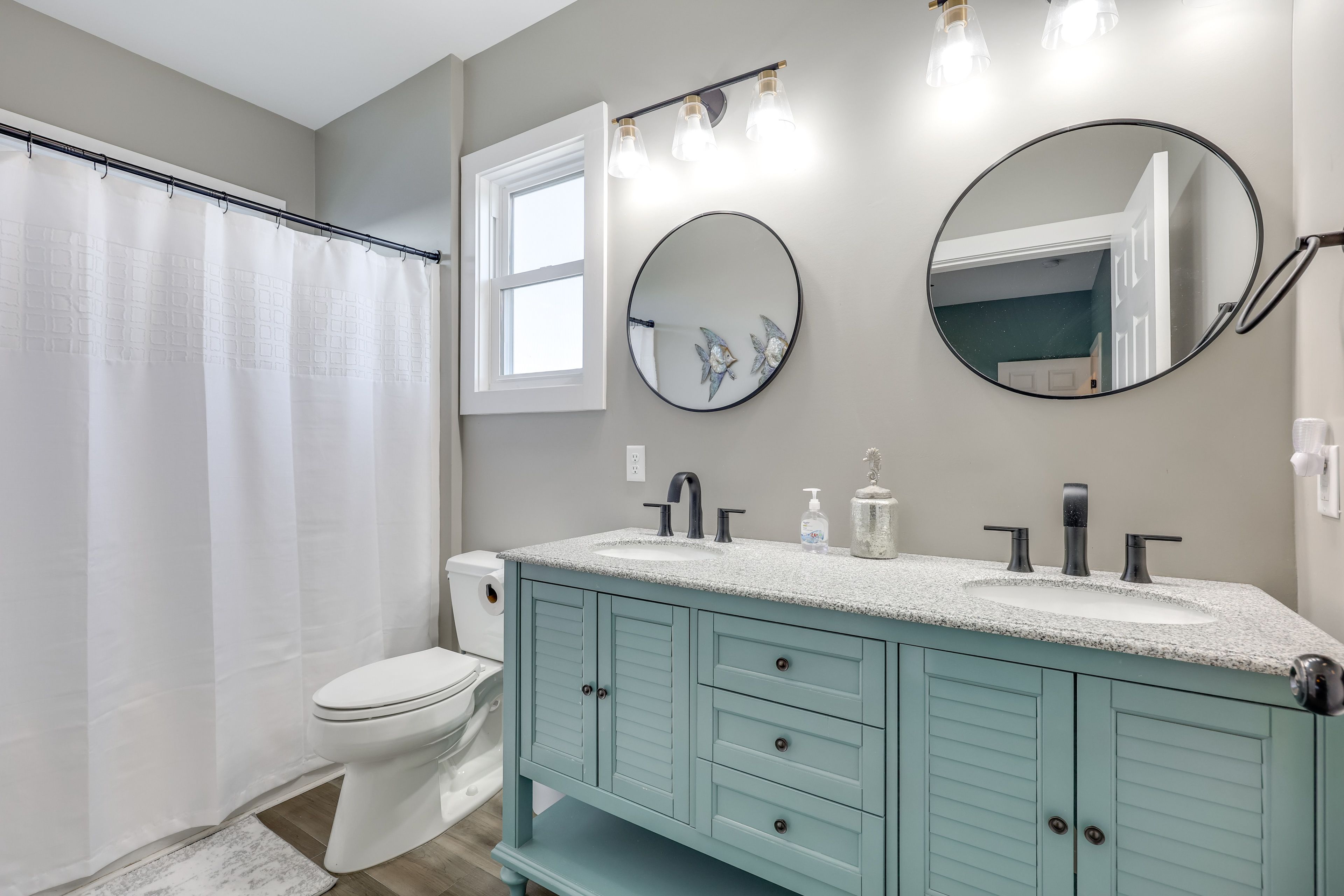 Full Bath | Main Level