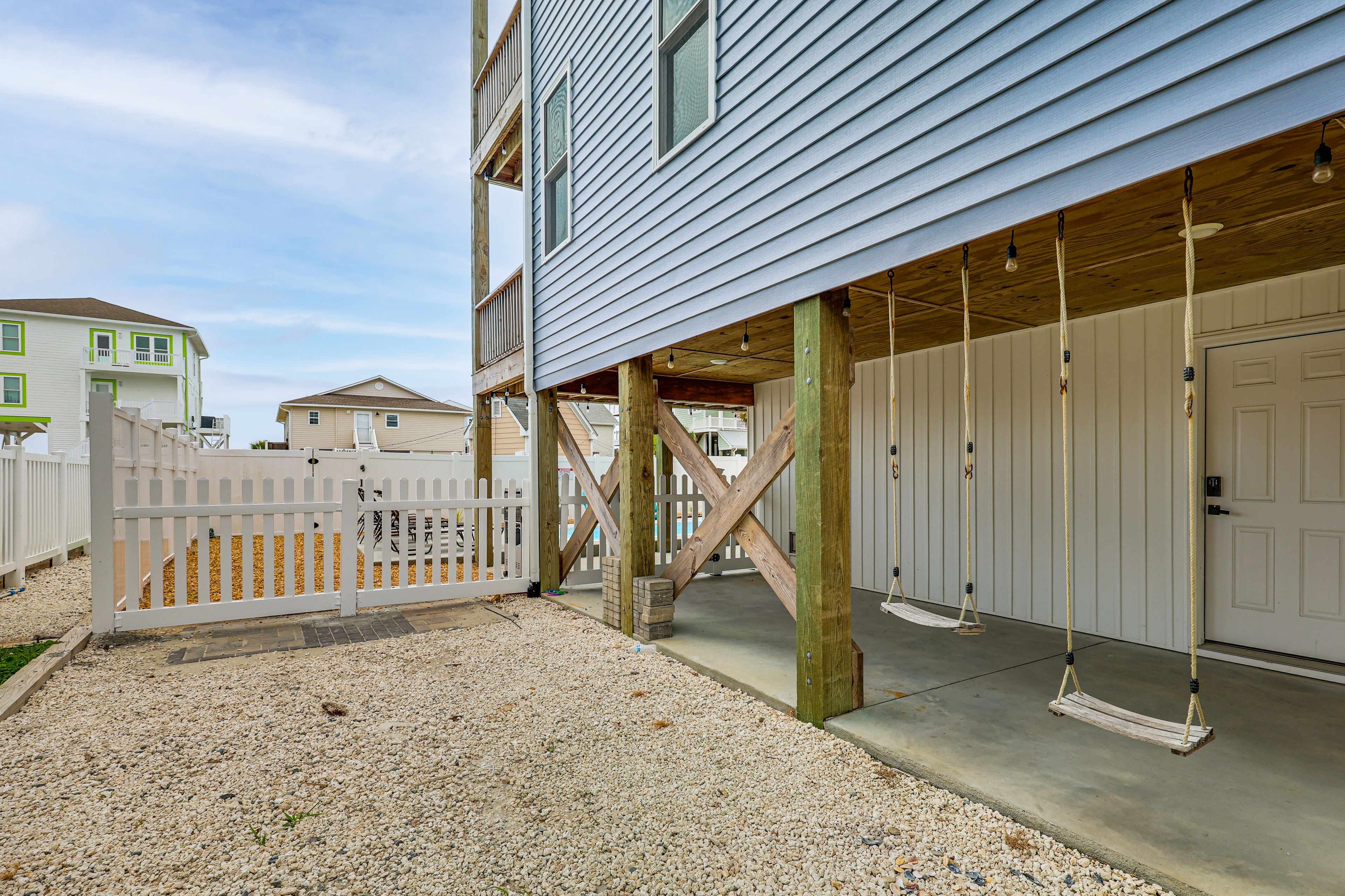 Side Yard | Home Entry