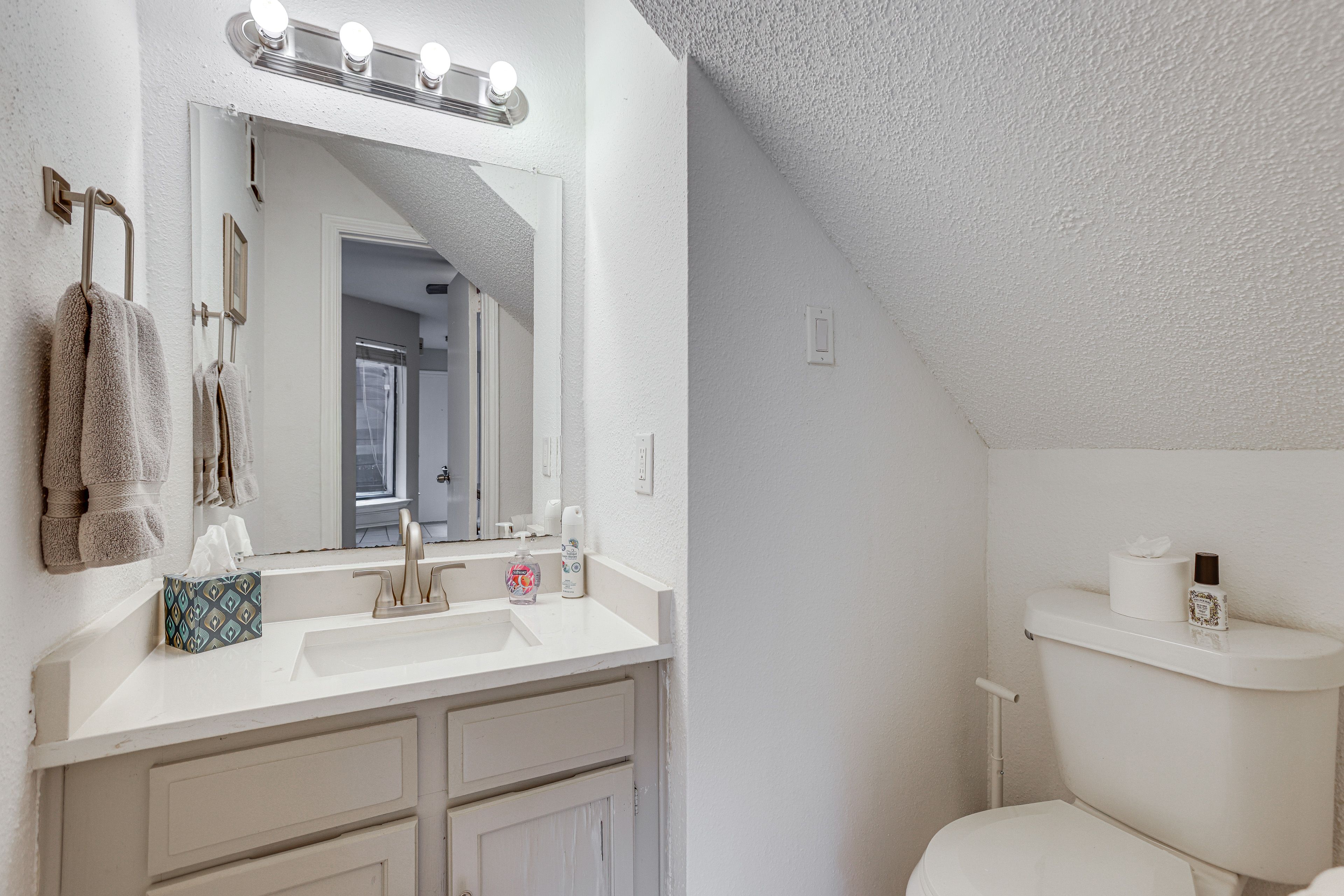 Half Bathroom | 1st Floor