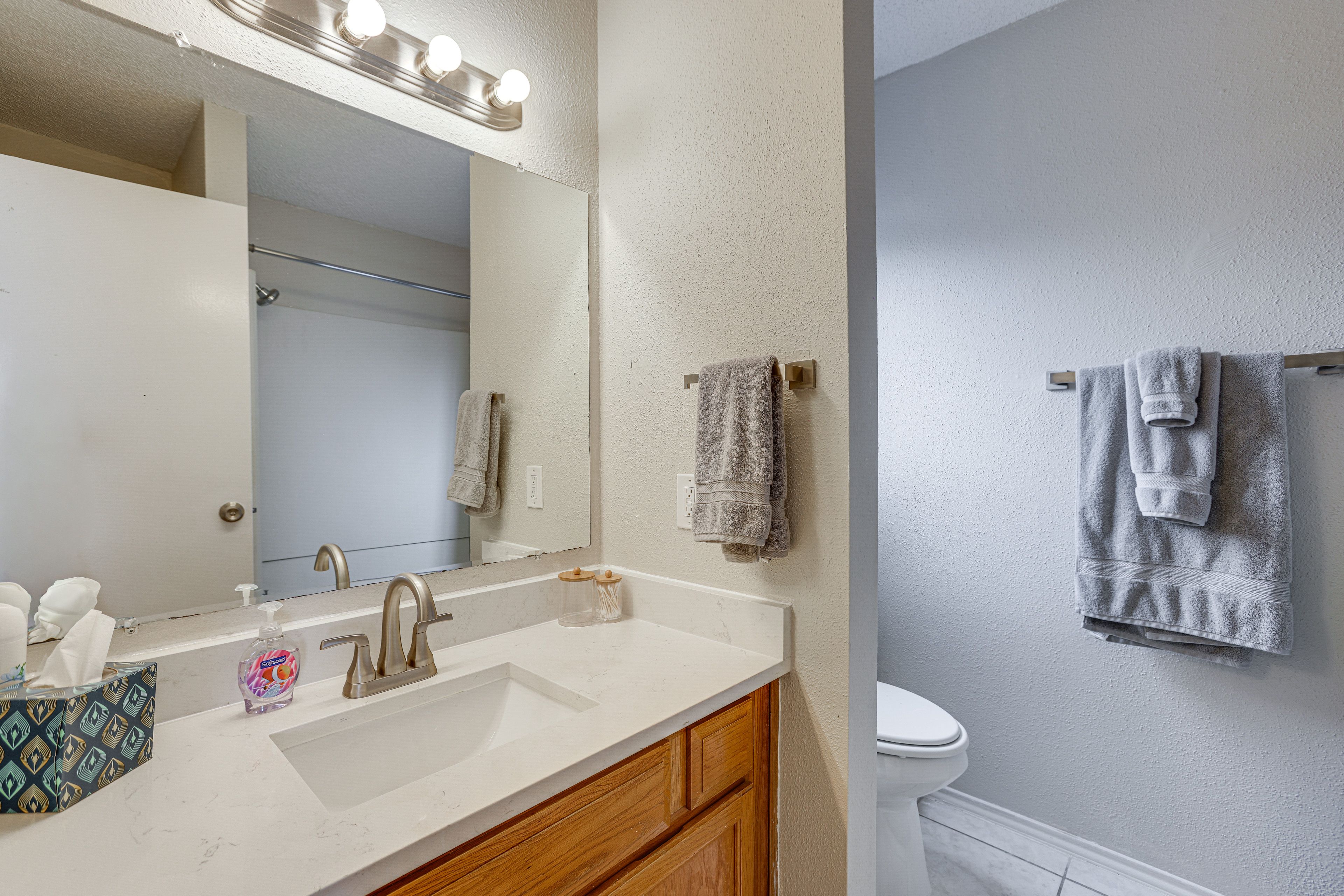 Full Bathroom | 2nd Floor