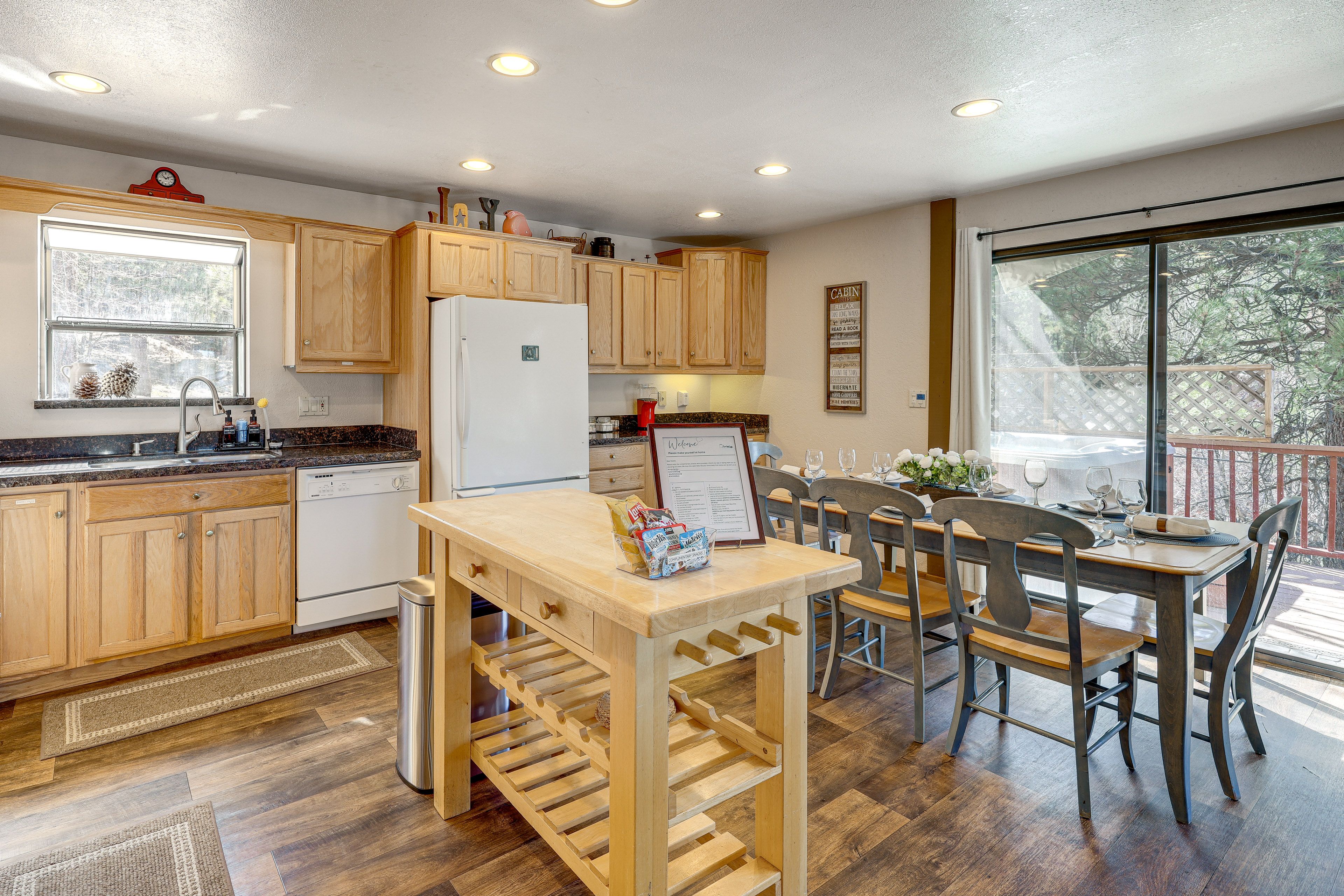 Kitchen | Main Level