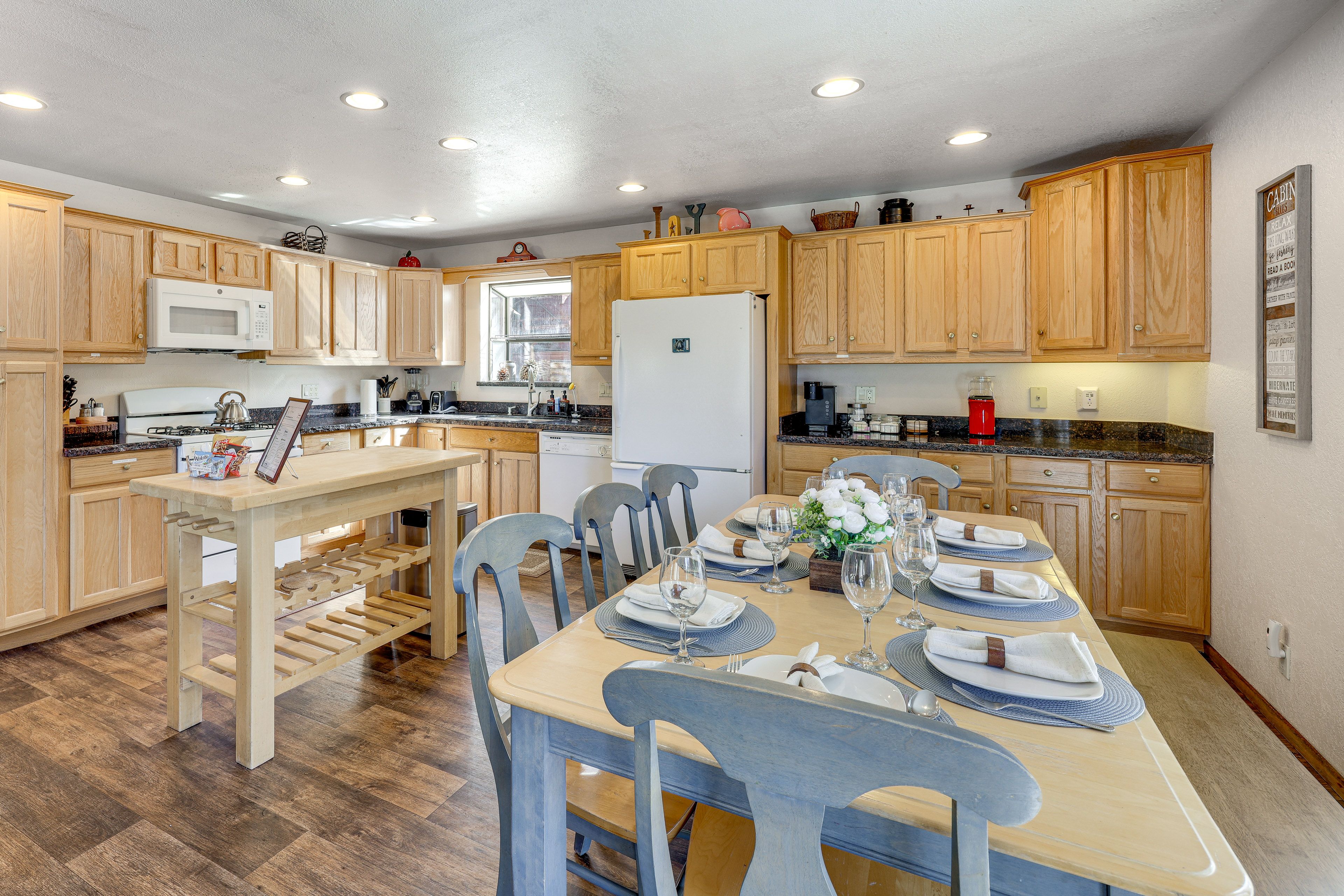 Kitchen | Main Level