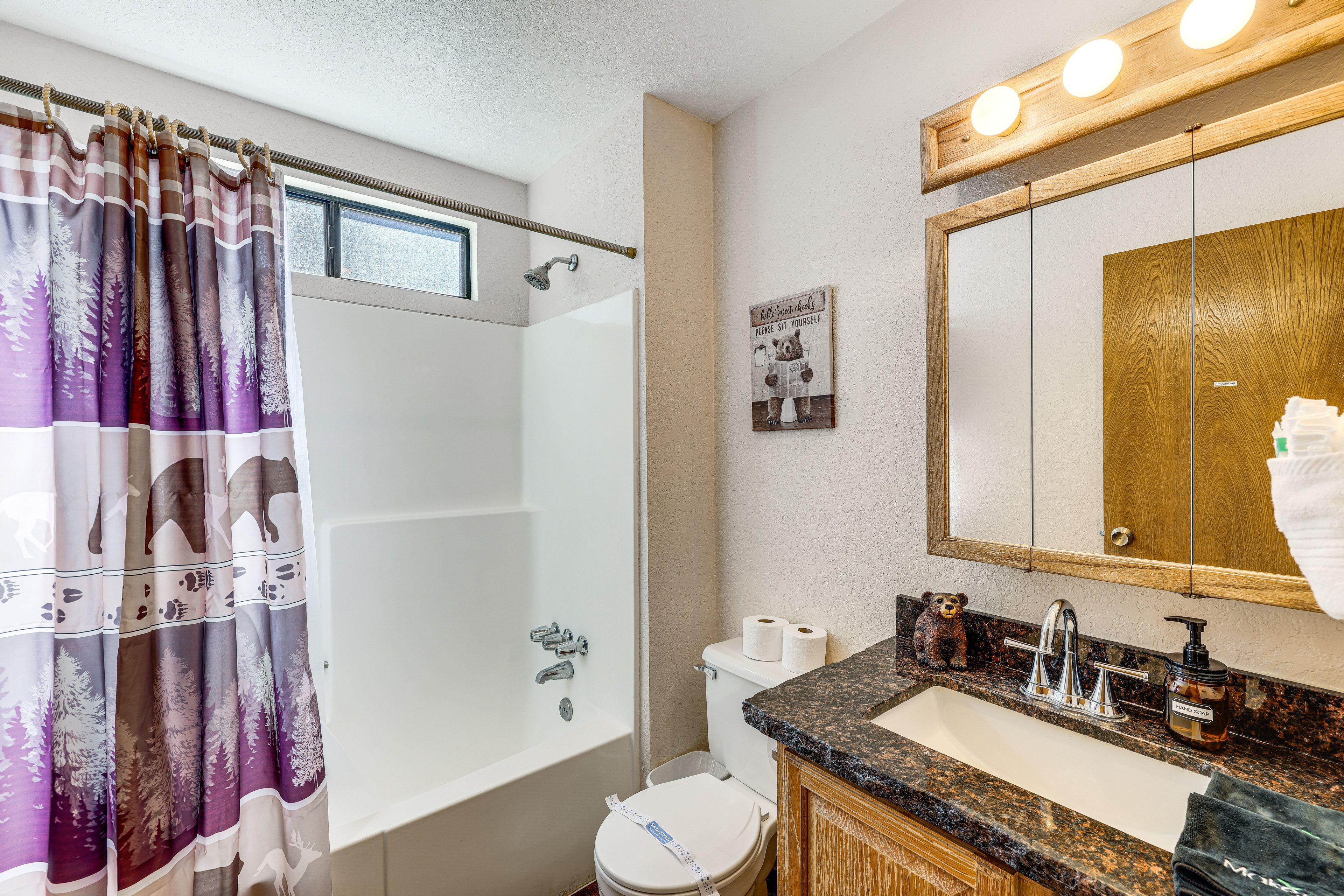 Full Bathroom | Main Level