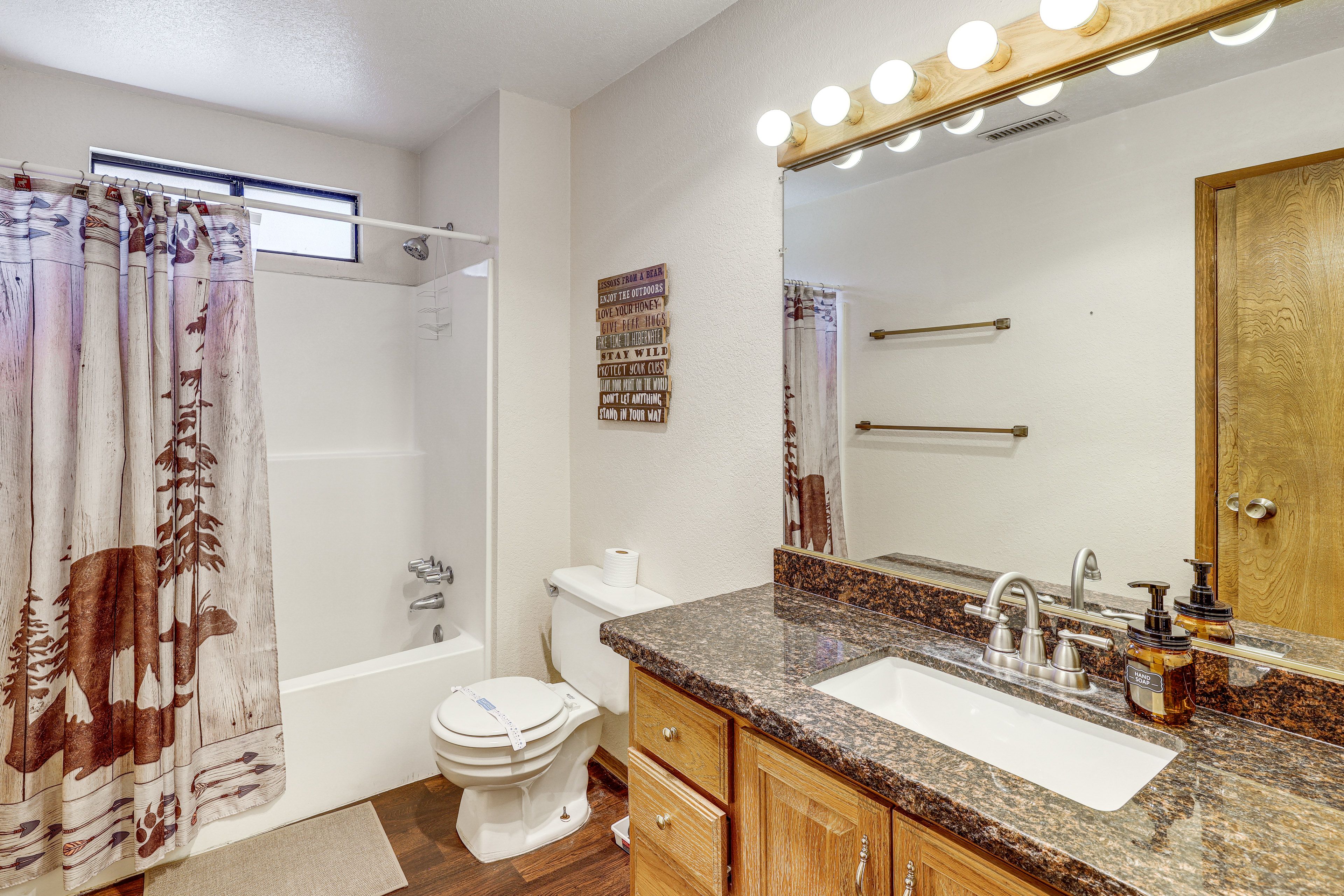 Full Bathroom | Upper Level