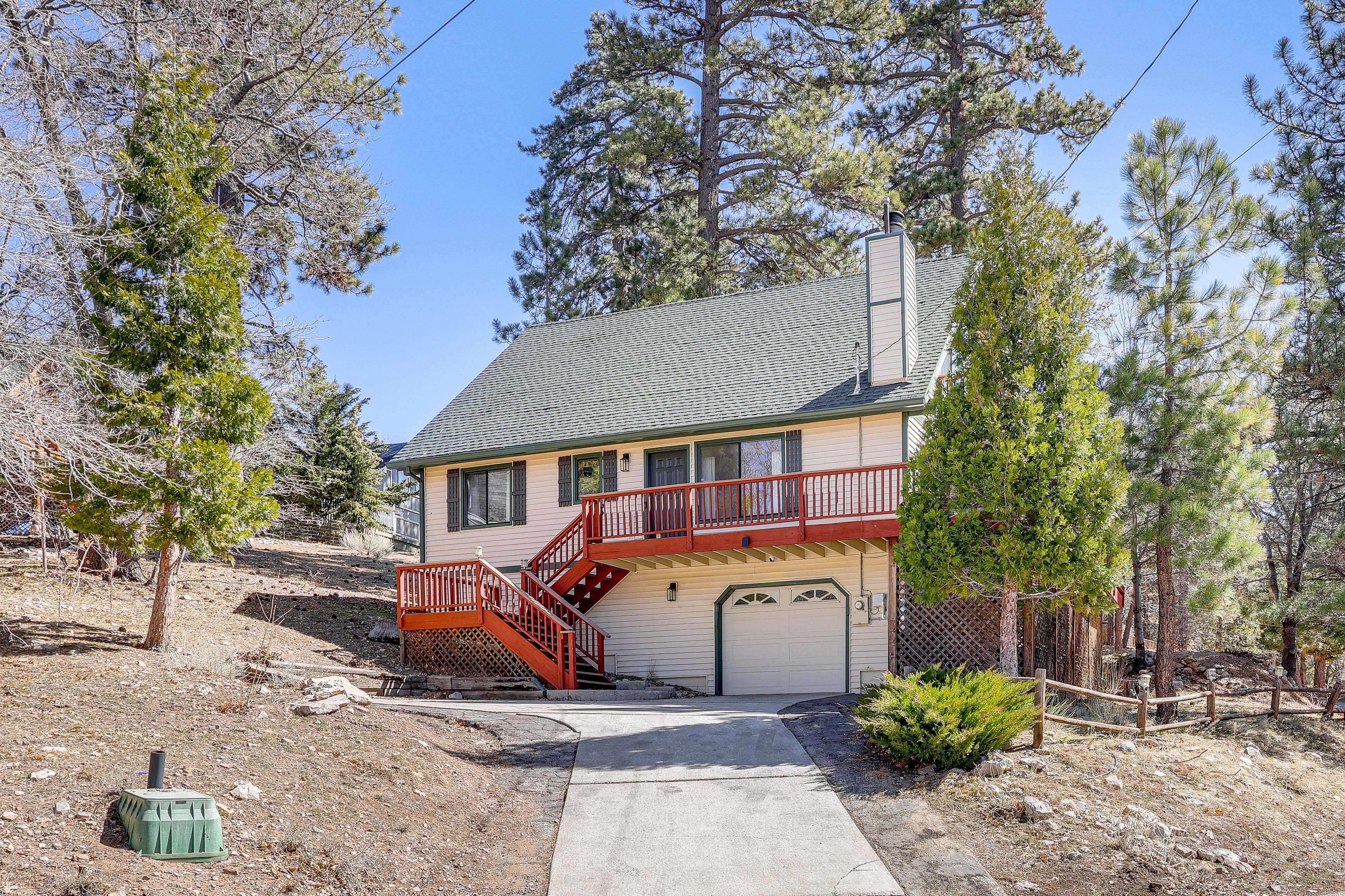 Parking | Driveway (3 Vehicles)