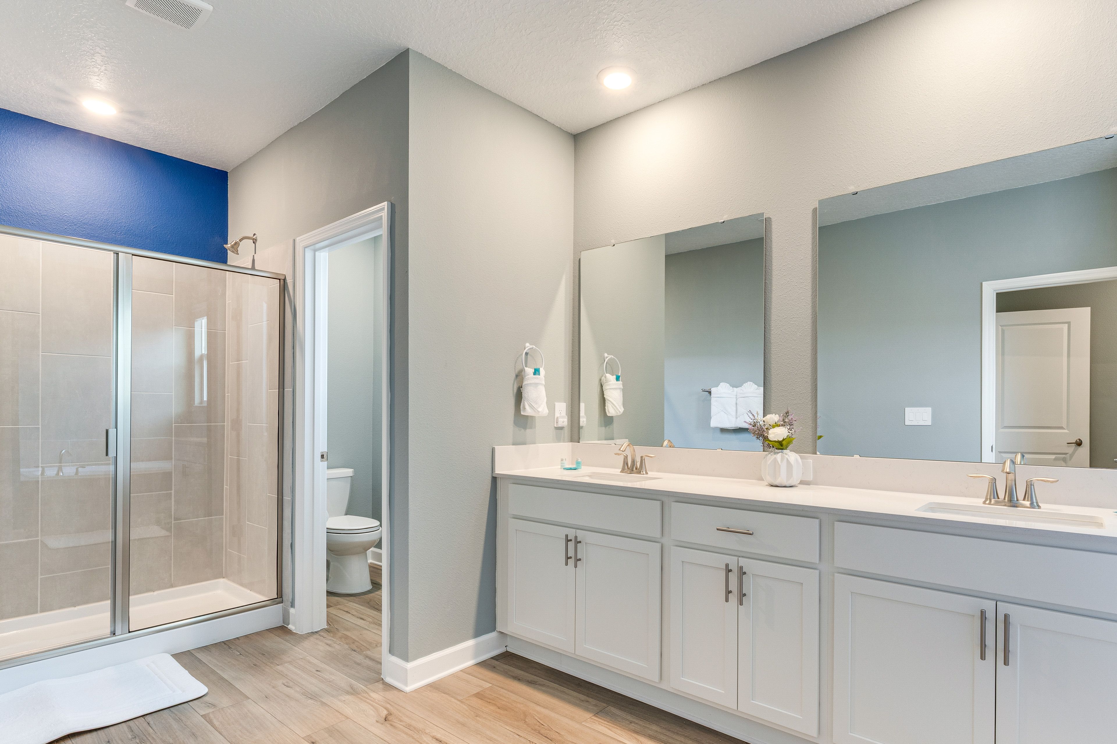 Full Bathroom | 2nd Floor