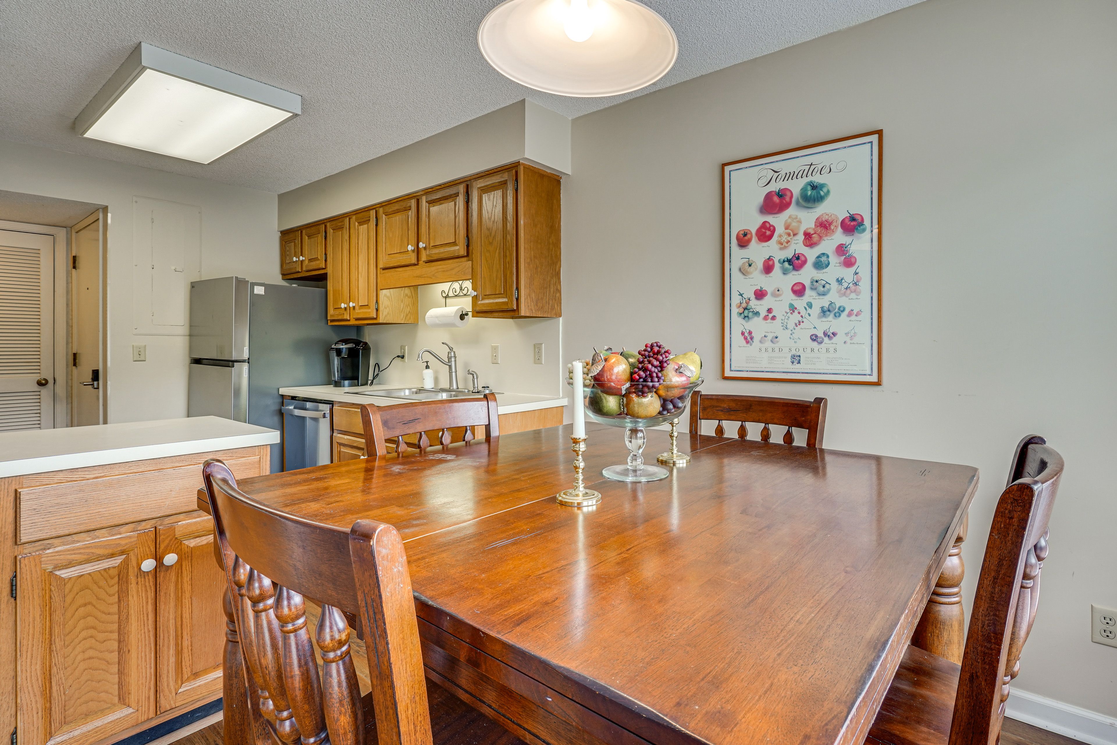 Dining Area | Dishware & Flatware