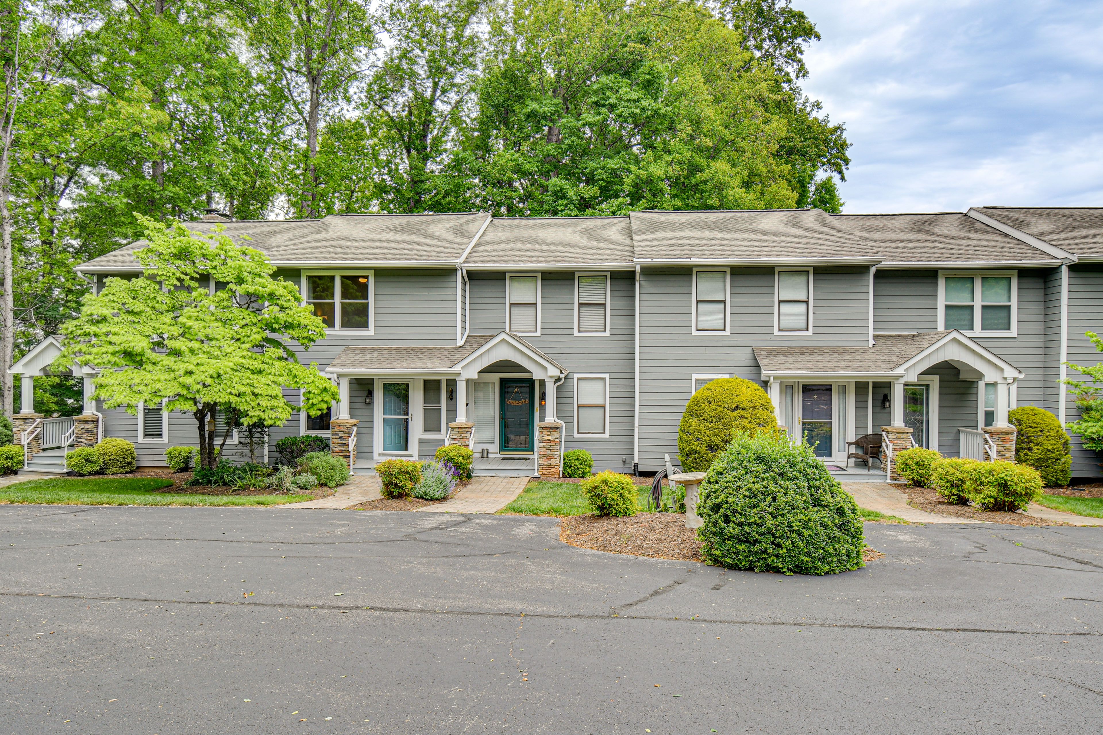 Townhome Exterior | 3 Stories