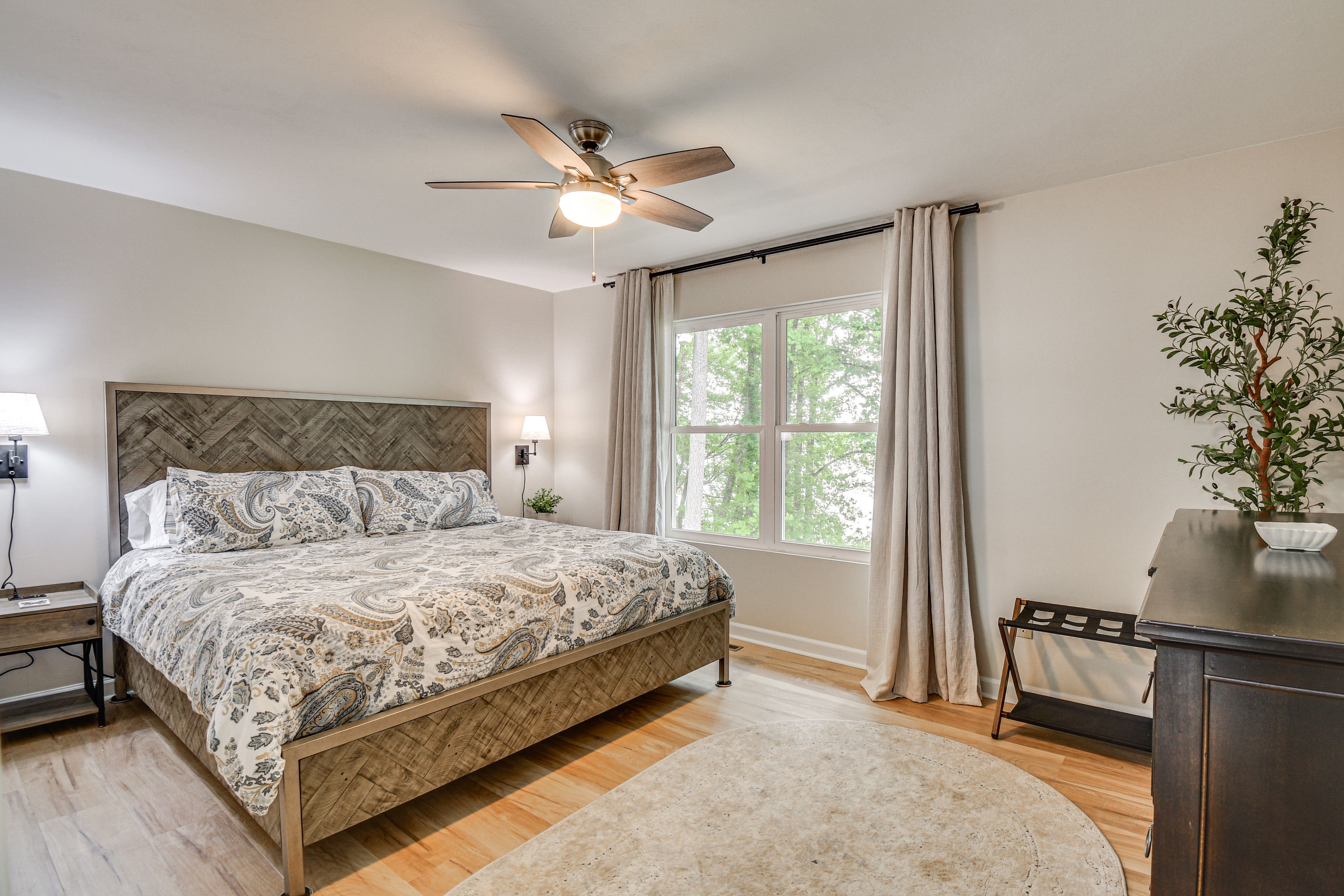 Bedroom 1 | King Bed | Upper Level