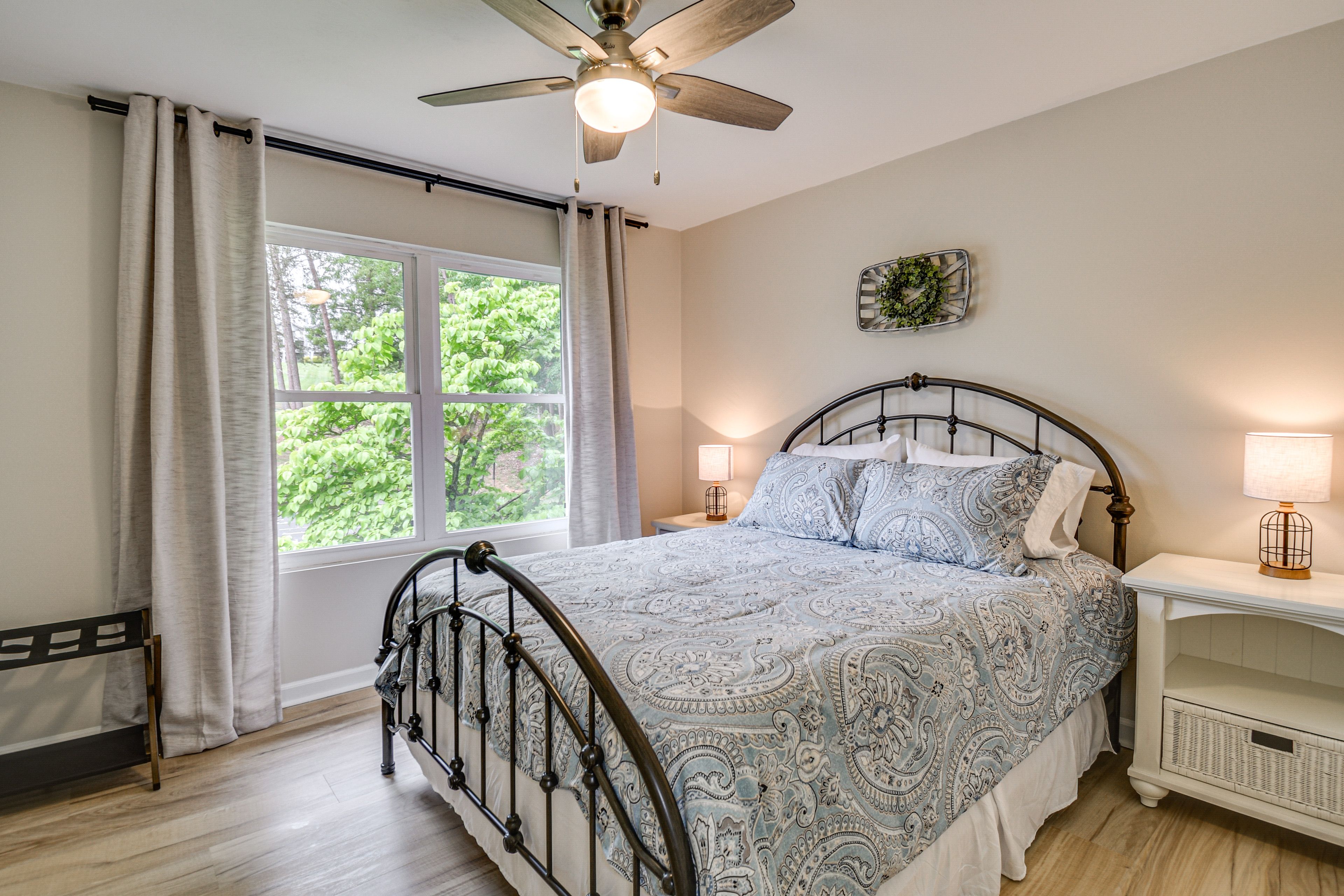 Bedroom 2 | Queen Bed | Upper Level