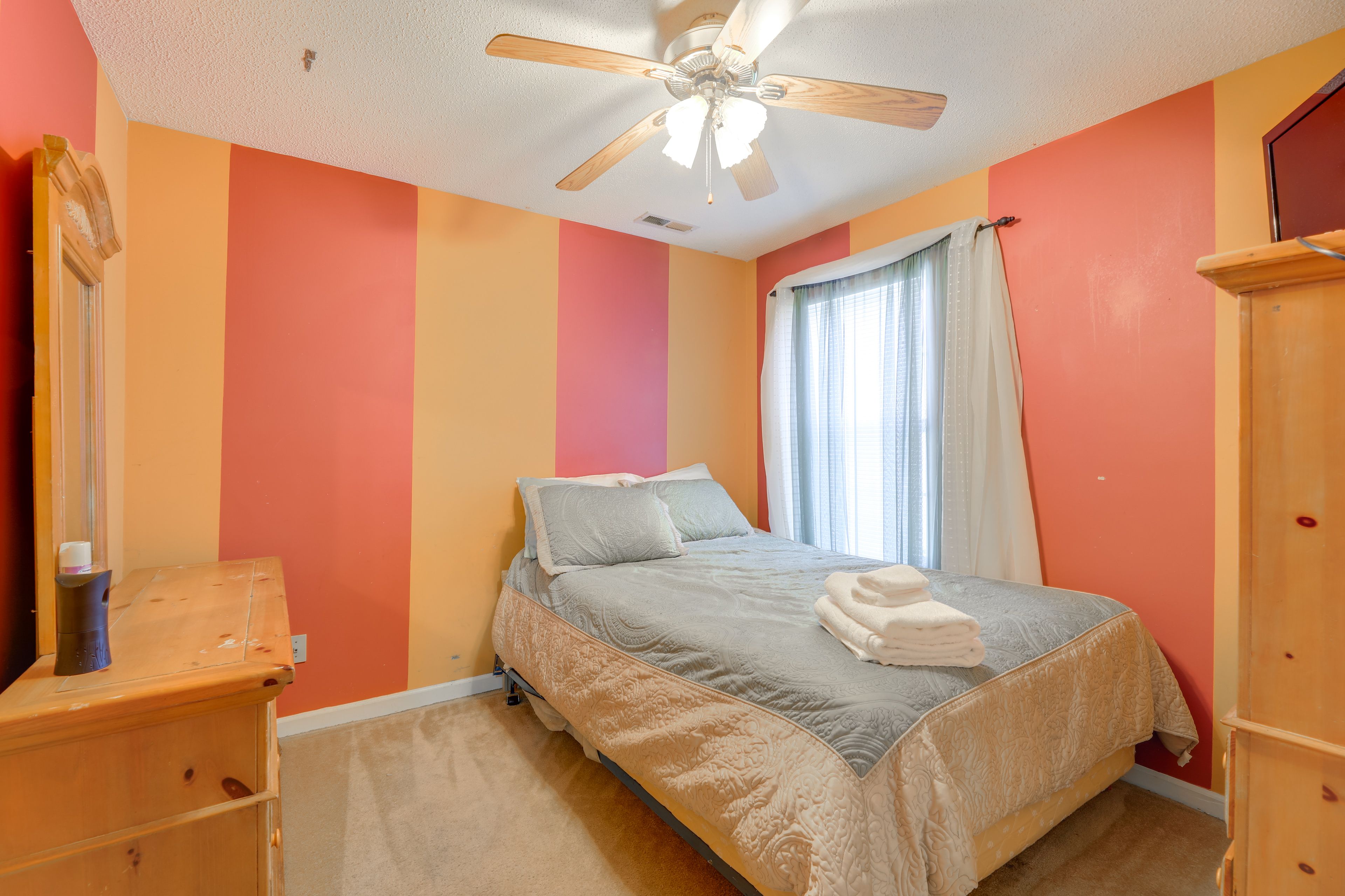 Bedroom 3 | Queen Bed