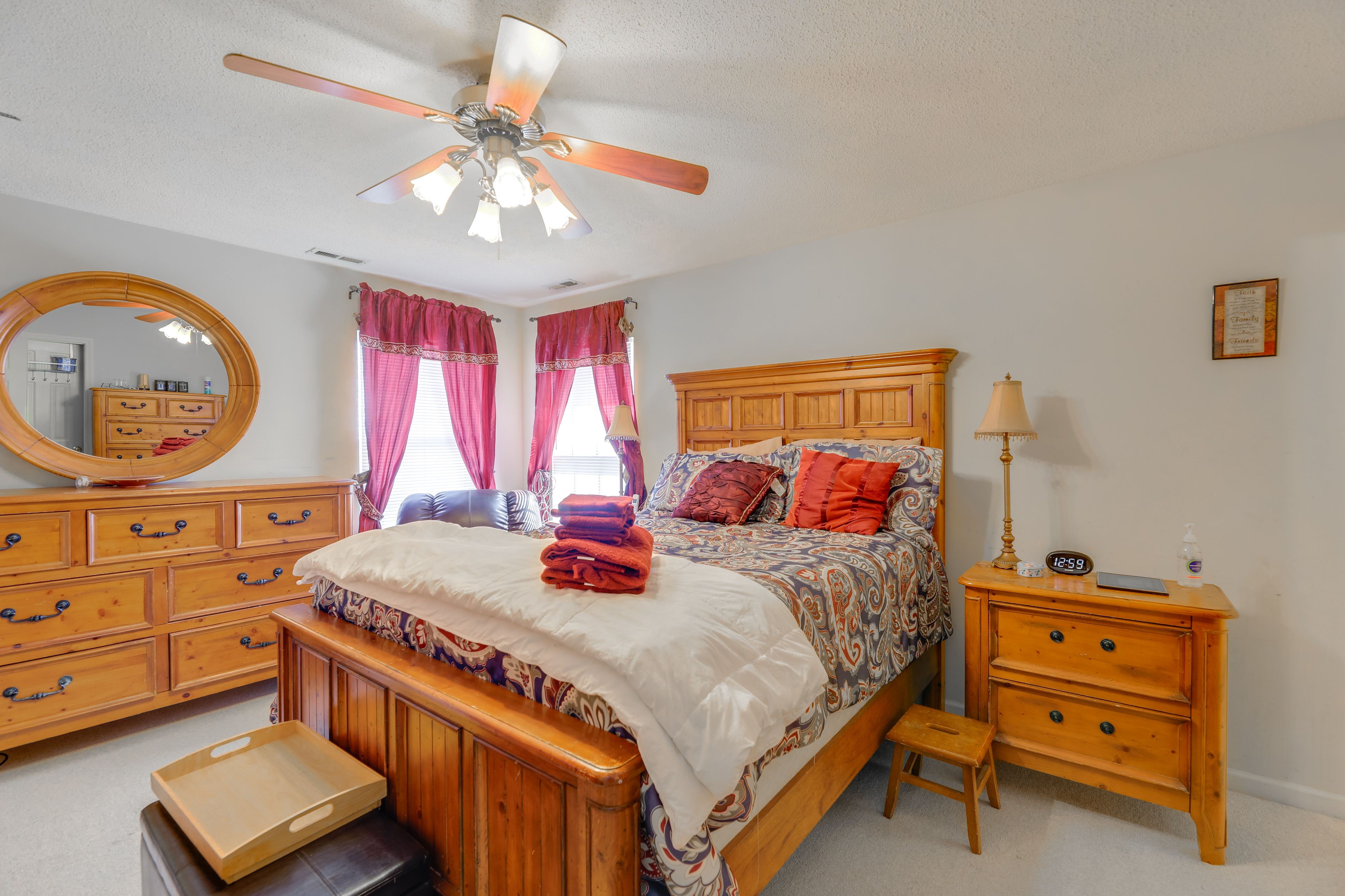 Bedroom 1 | Queen Bed