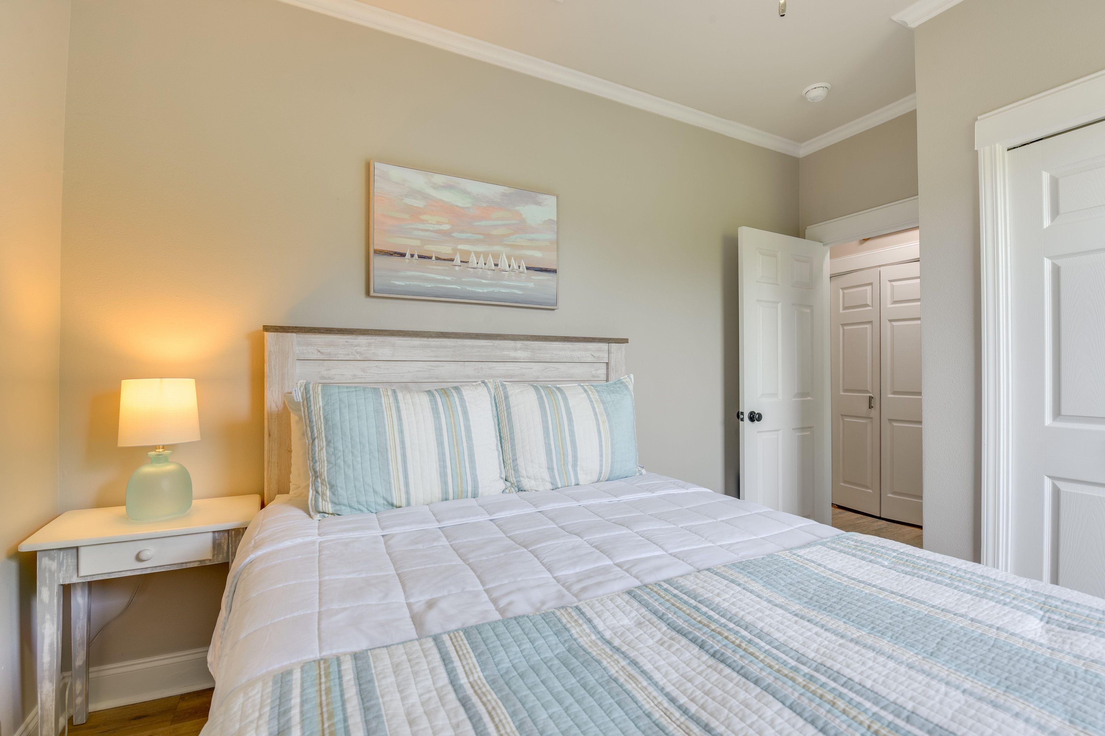 Bedroom 2 | Queen Bed