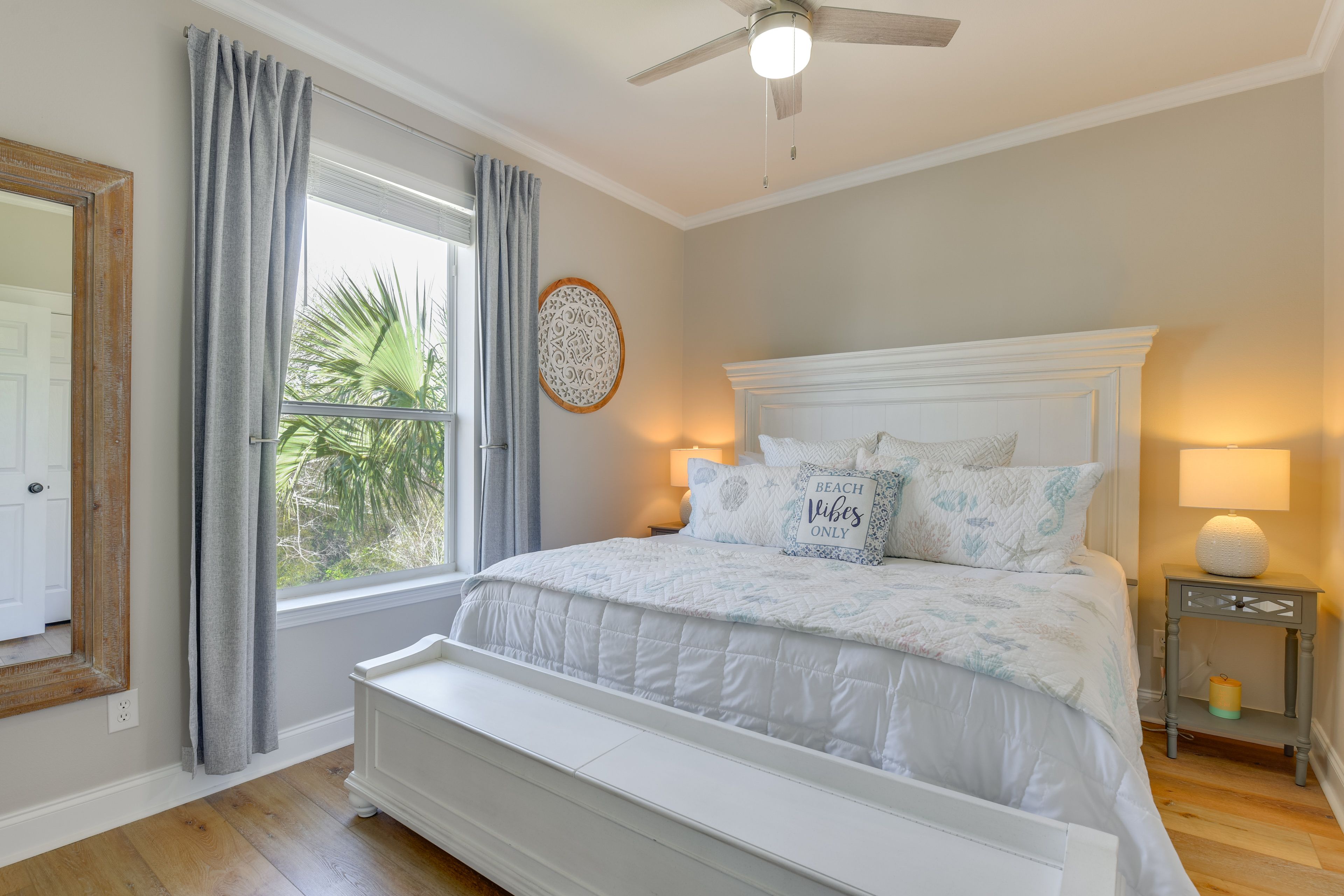 Bedroom 1 | King Bed