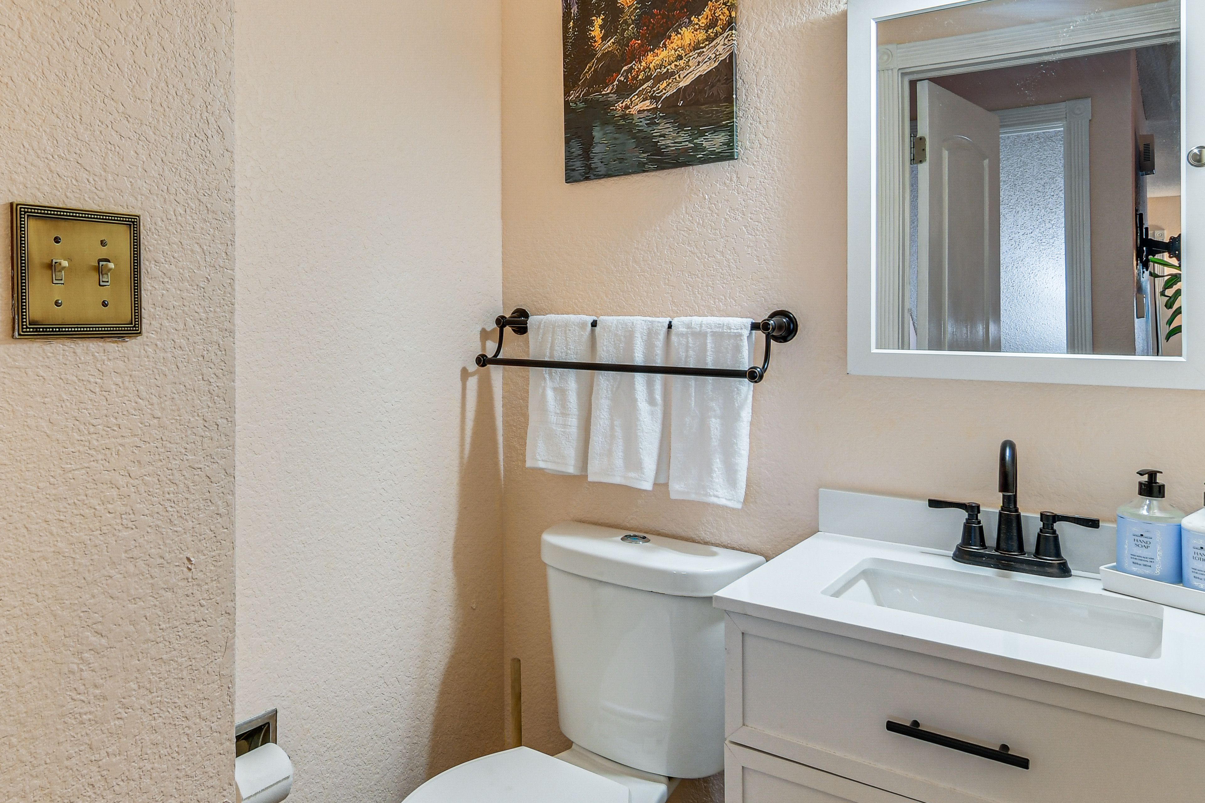 Full Bathroom | 1st Floor