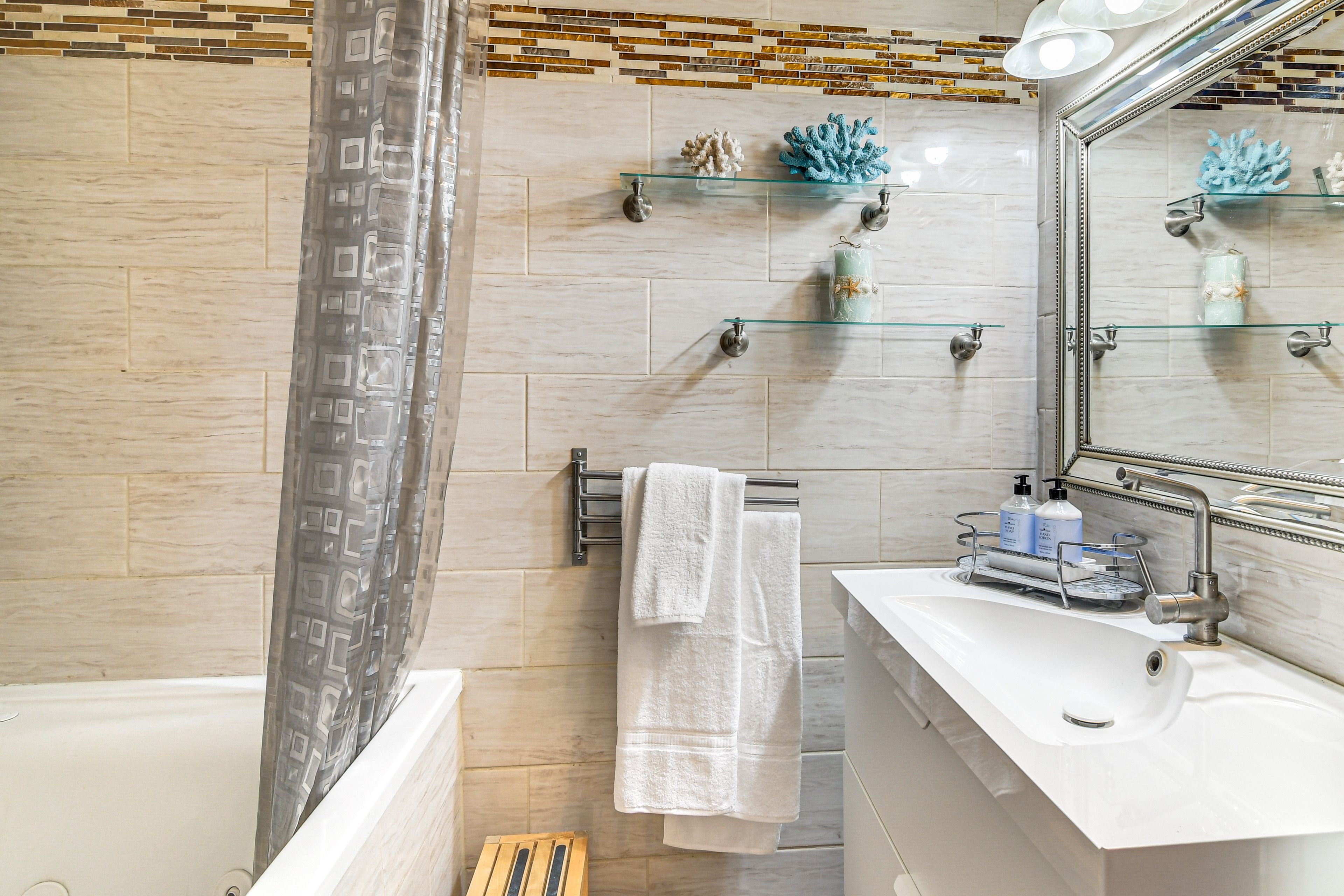 Full Bathroom | 2nd Floor
